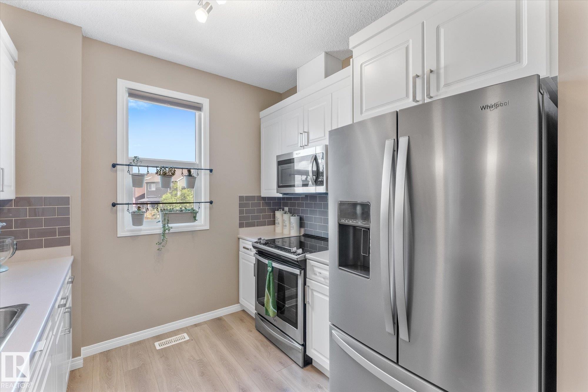 20035 20 Avenue, Edmonton, AB
