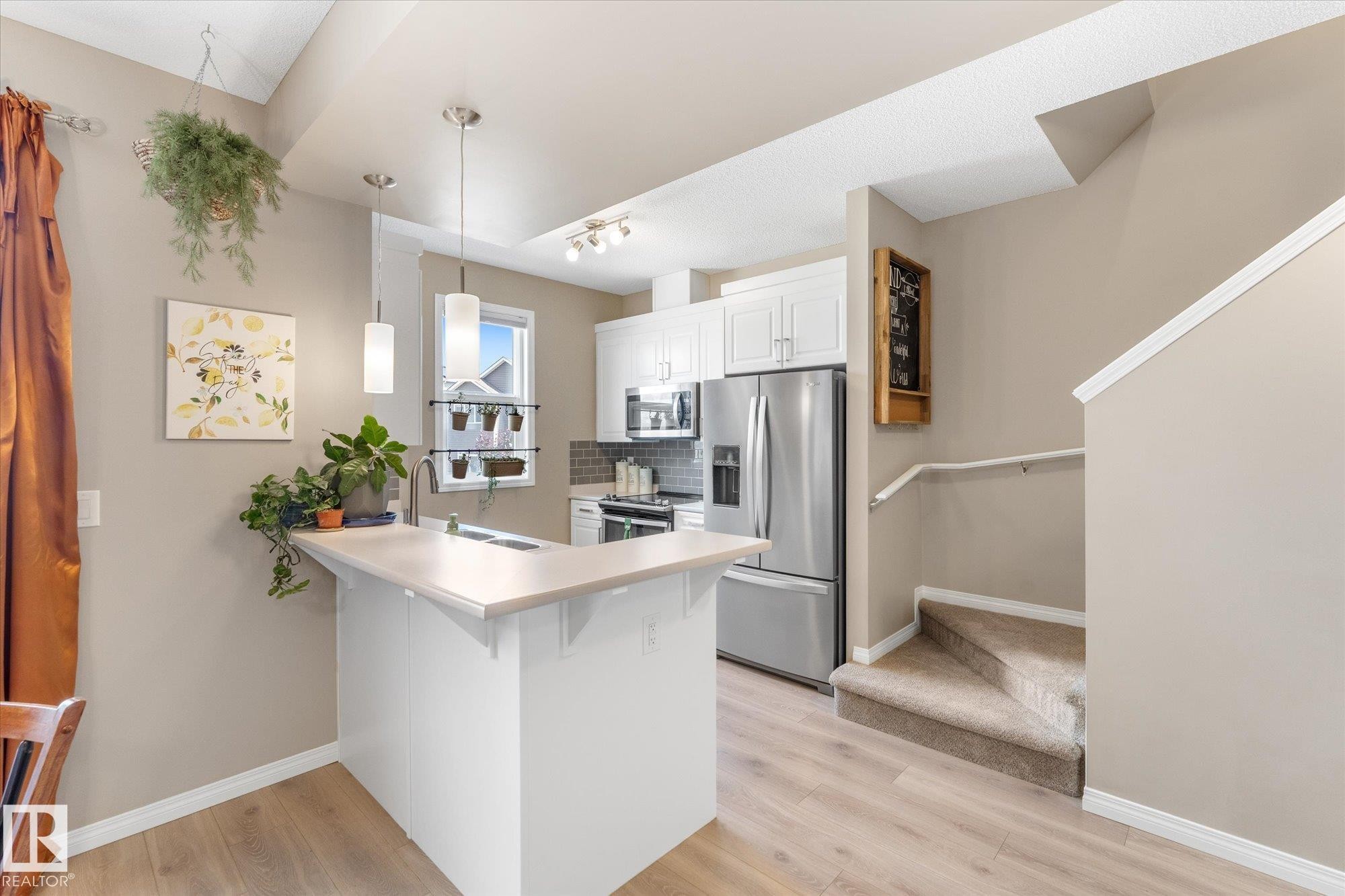 20035 20 Avenue, Edmonton, AB