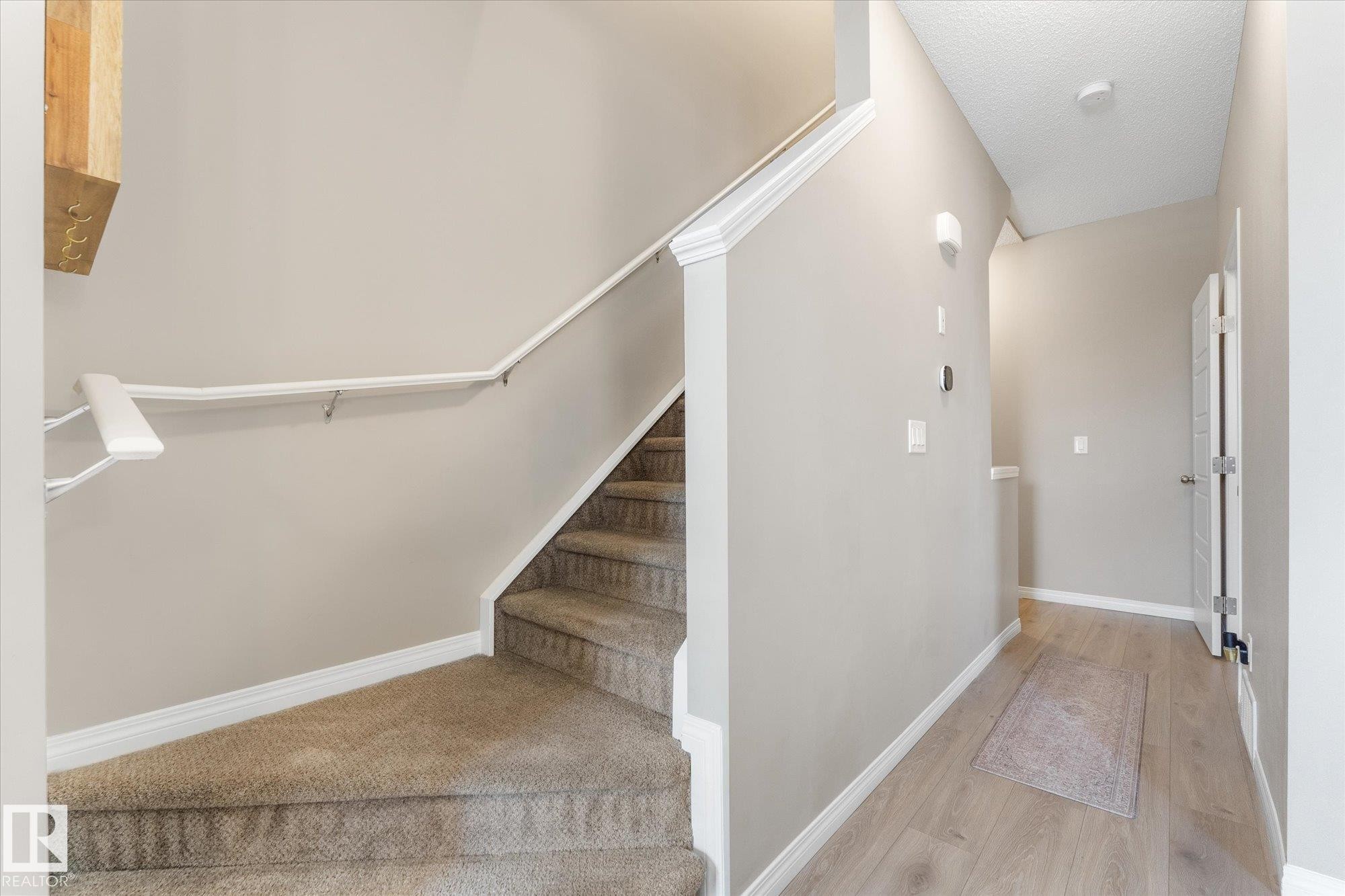 20035 20 Avenue, Edmonton, AB