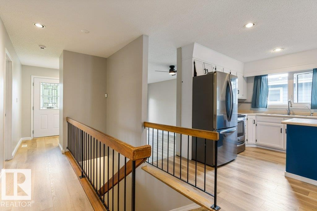 2016 82 Street Nw, Edmonton, AB - Indoor