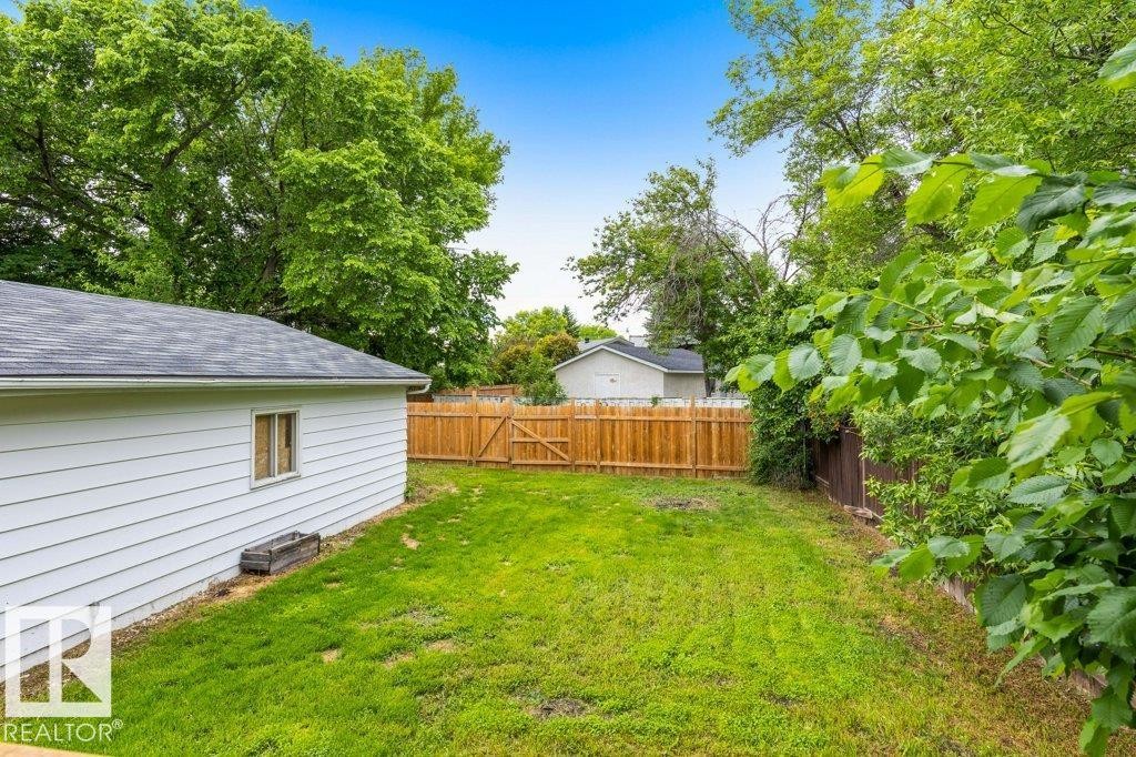 2016 82 Street Nw, Edmonton, AB - Outdoor