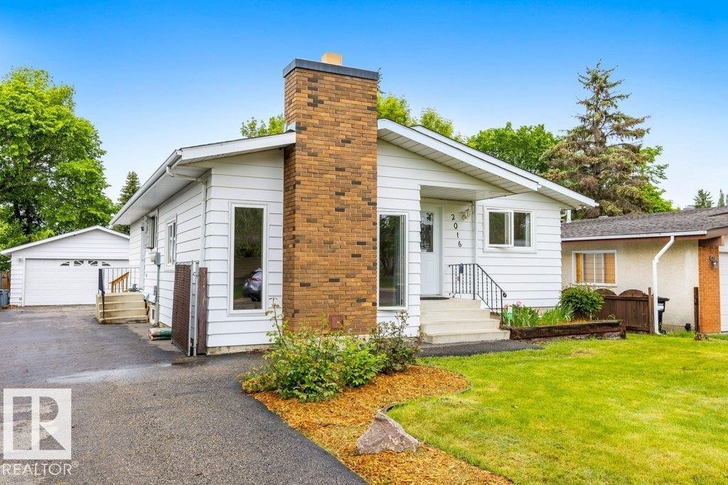 2016 82 Street Nw, Edmonton, AB - Outdoor