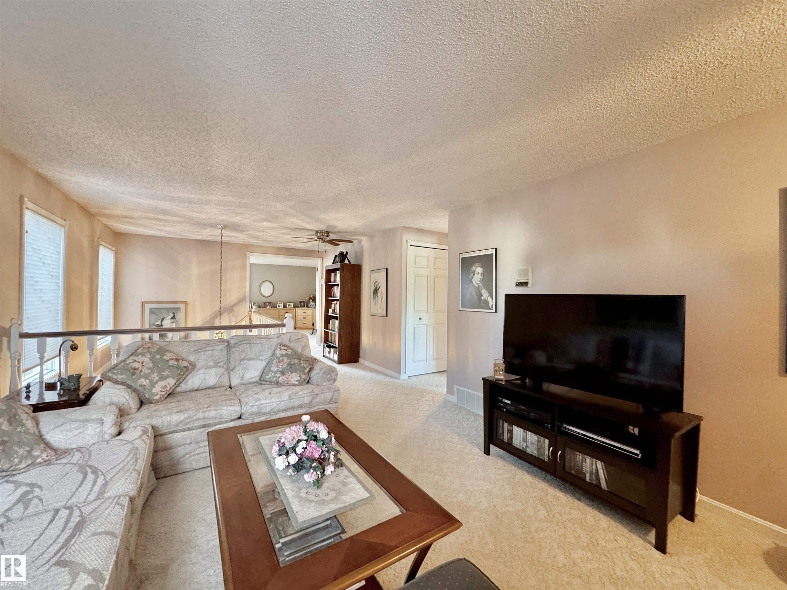 1057 109 Street Nw, Edmonton, AB - Indoor Photo Showing Living Room
