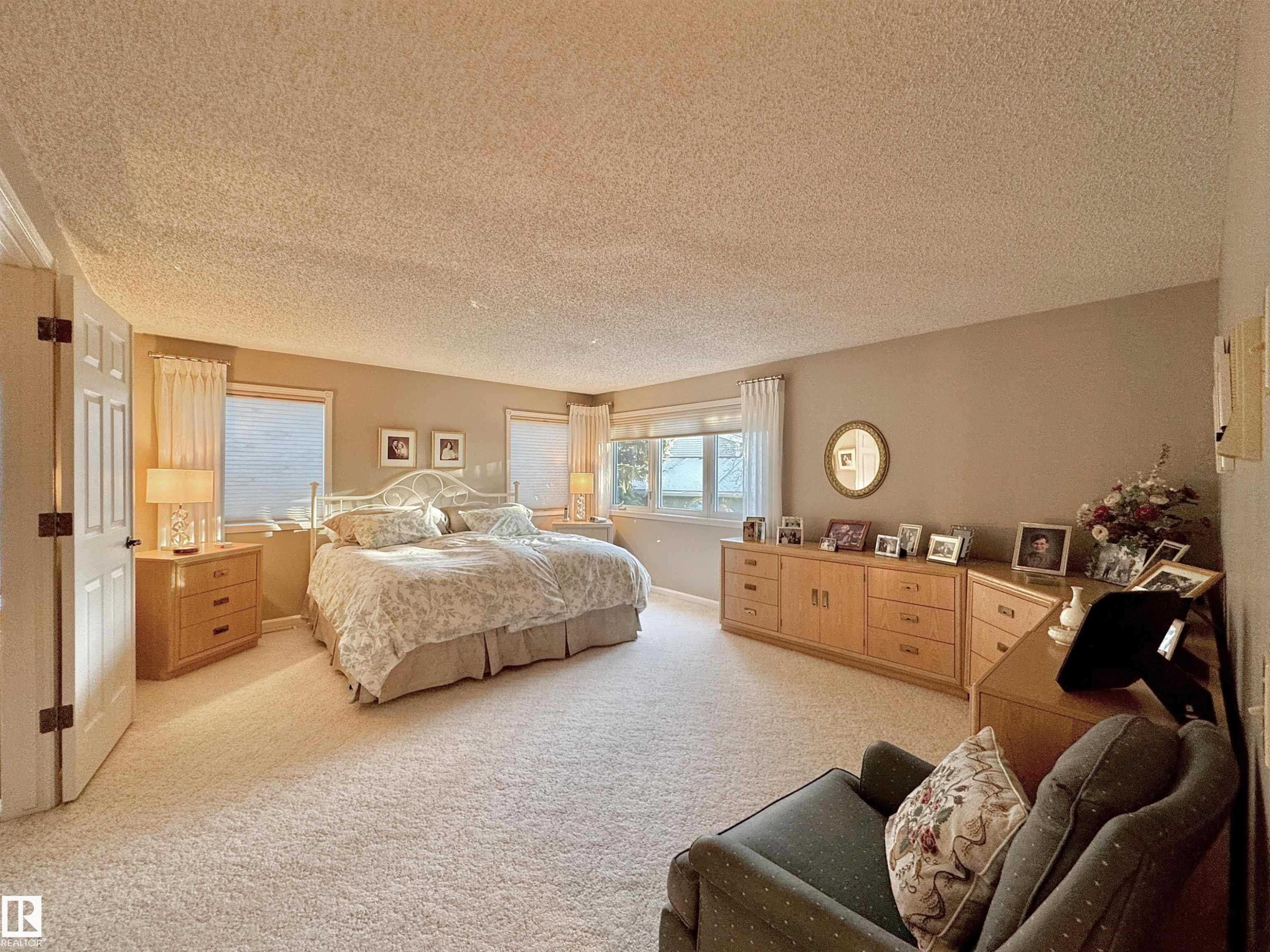 1057 109 Street Nw, Edmonton, AB - Indoor Photo Showing Bedroom