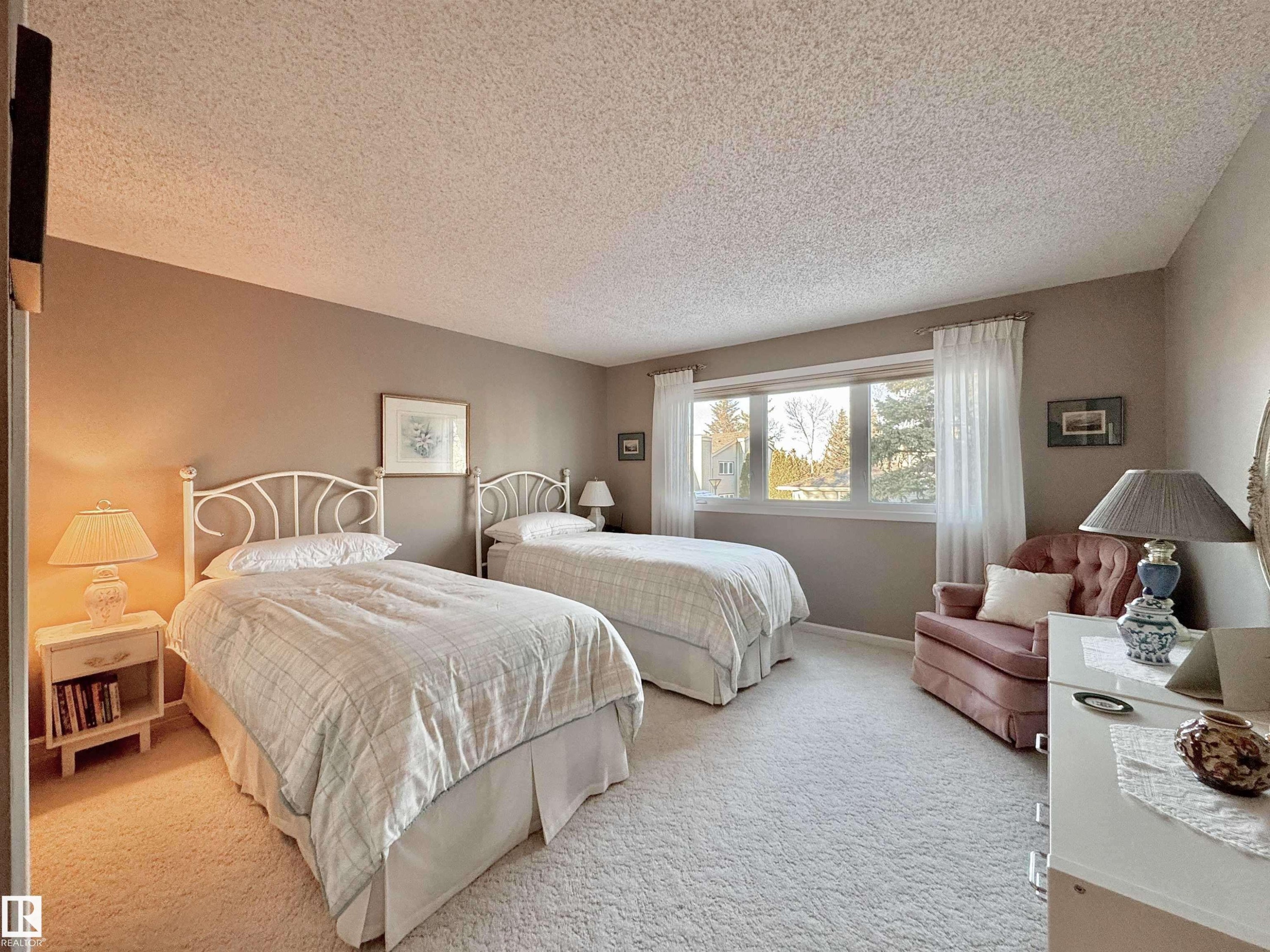 1057 109 Street Nw, Edmonton, AB - Indoor Photo Showing Bedroom