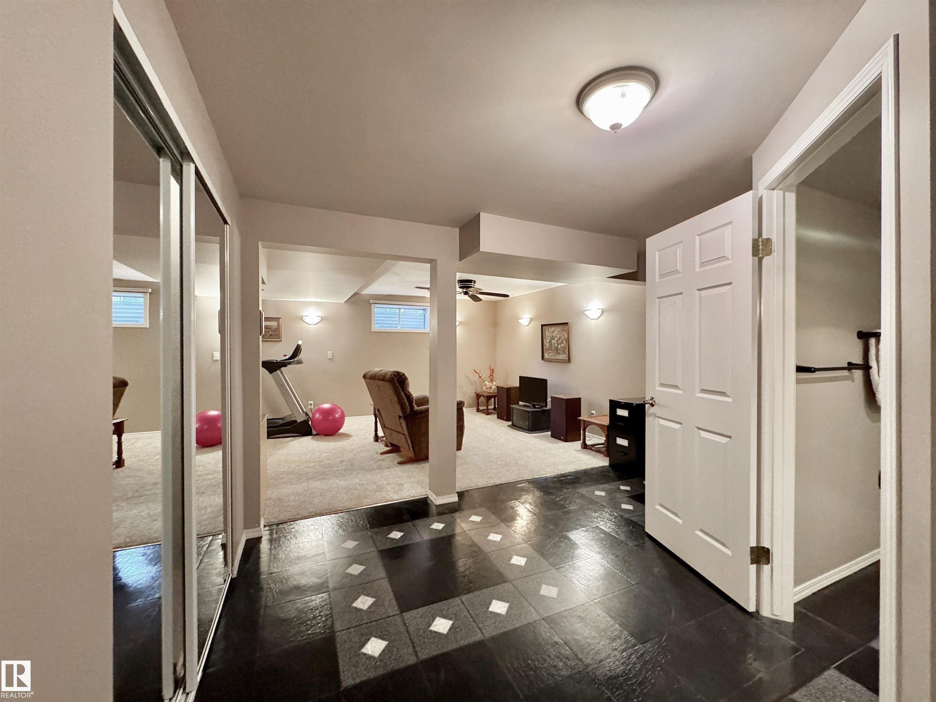 1057 109 Street Nw, Edmonton, AB - Indoor Photo Showing Other Room
