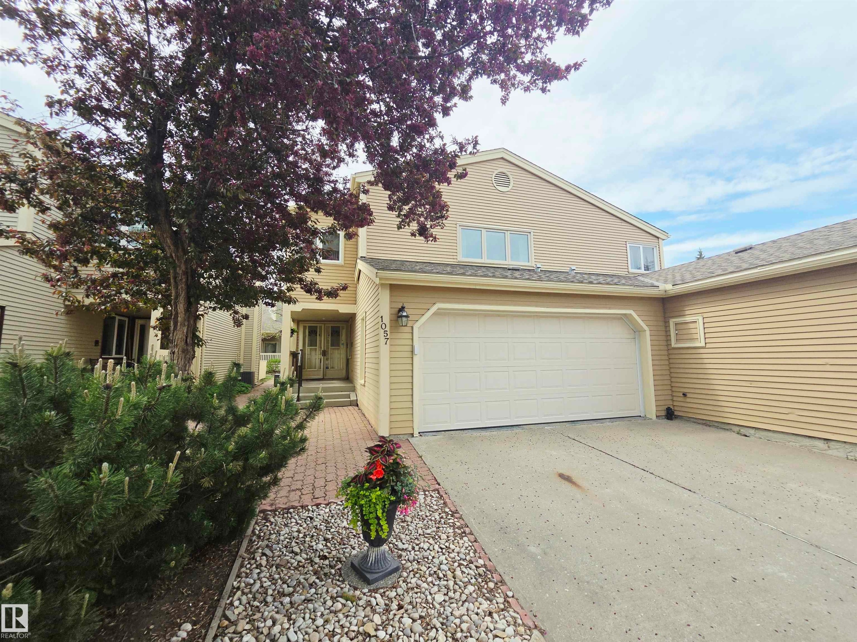 1057 109 Street Nw, Edmonton, AB - Outdoor