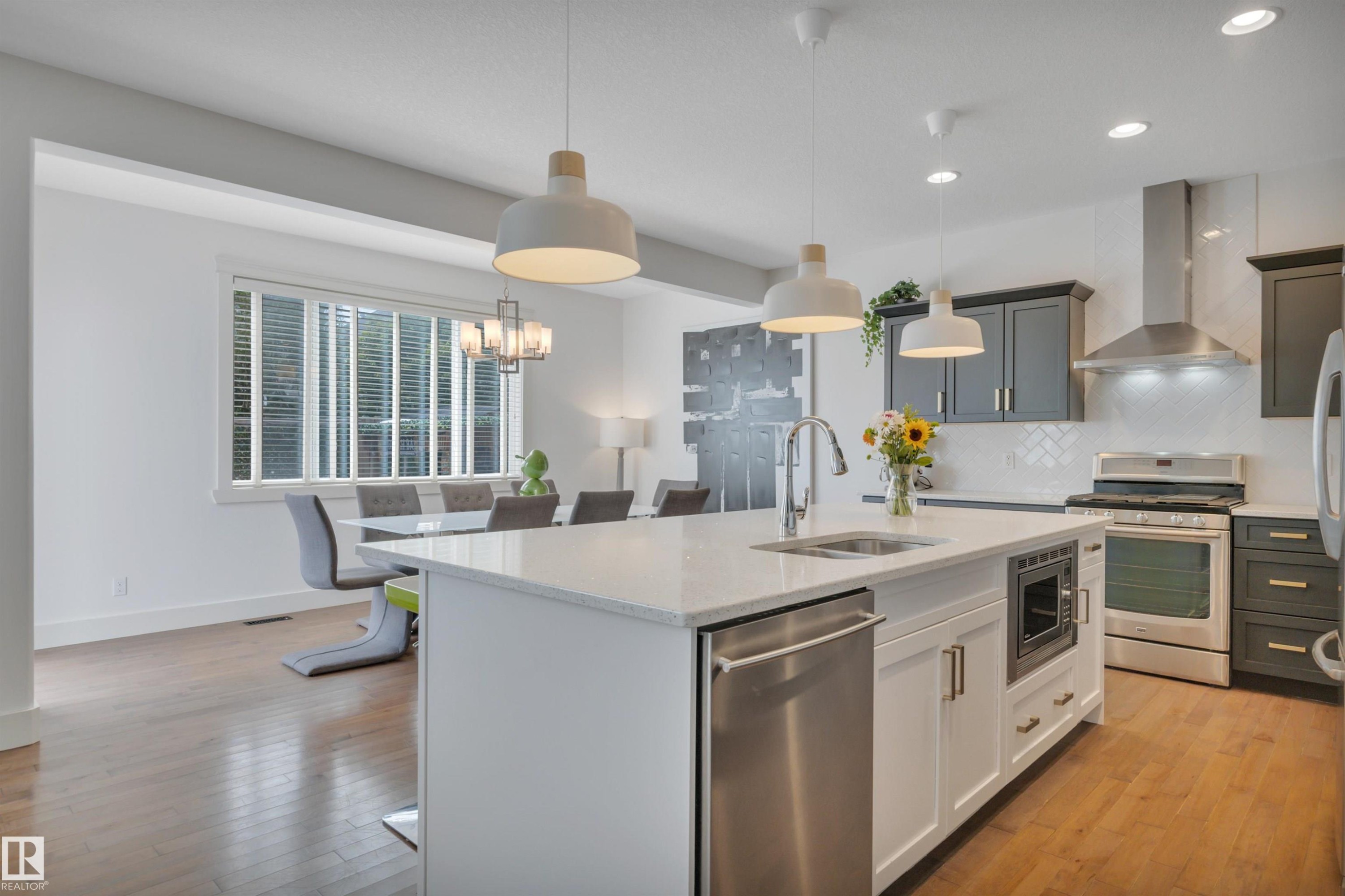 4231 Savaryn Drive, Edmonton, AB