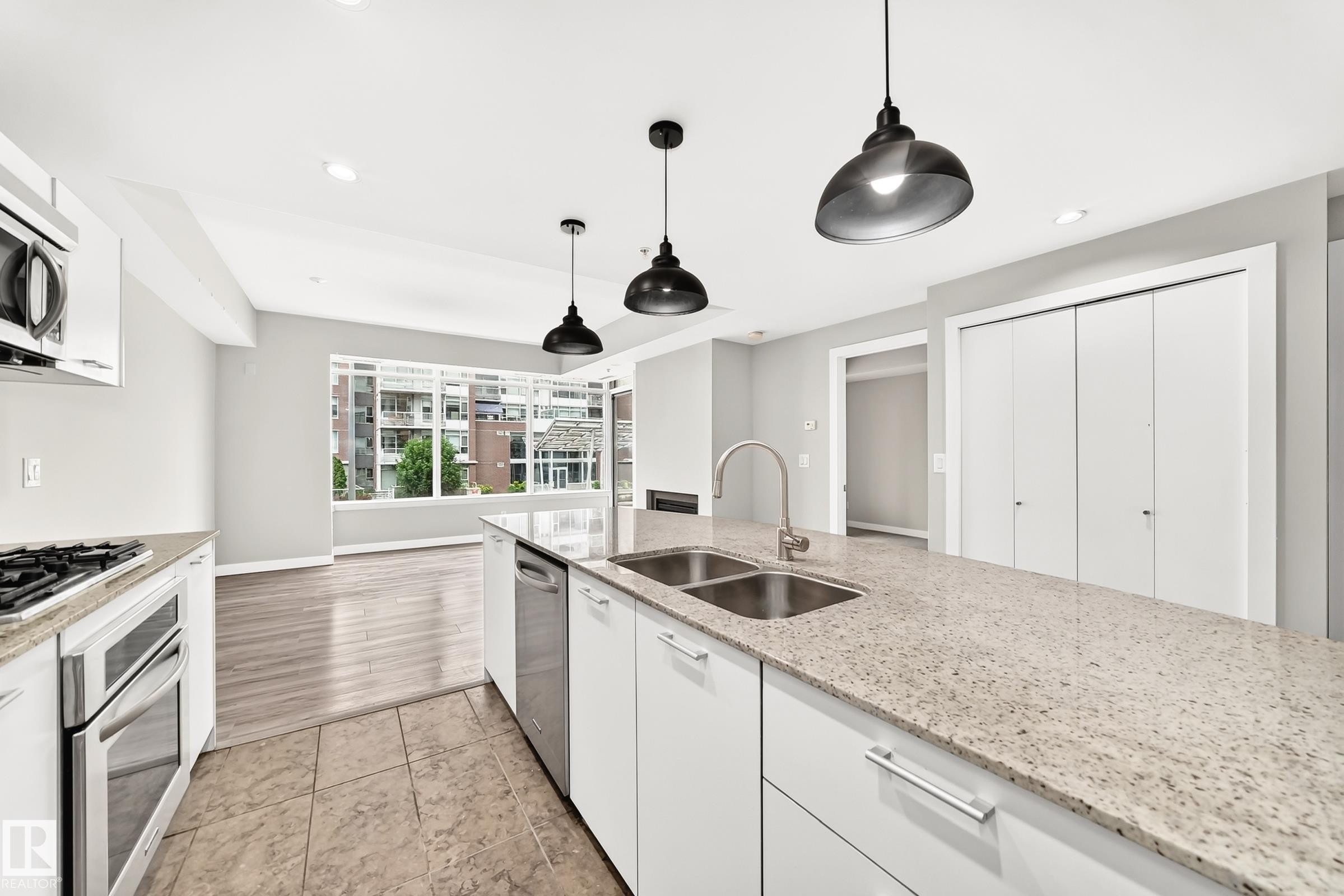 215 2510 109 Street, Edmonton, AB