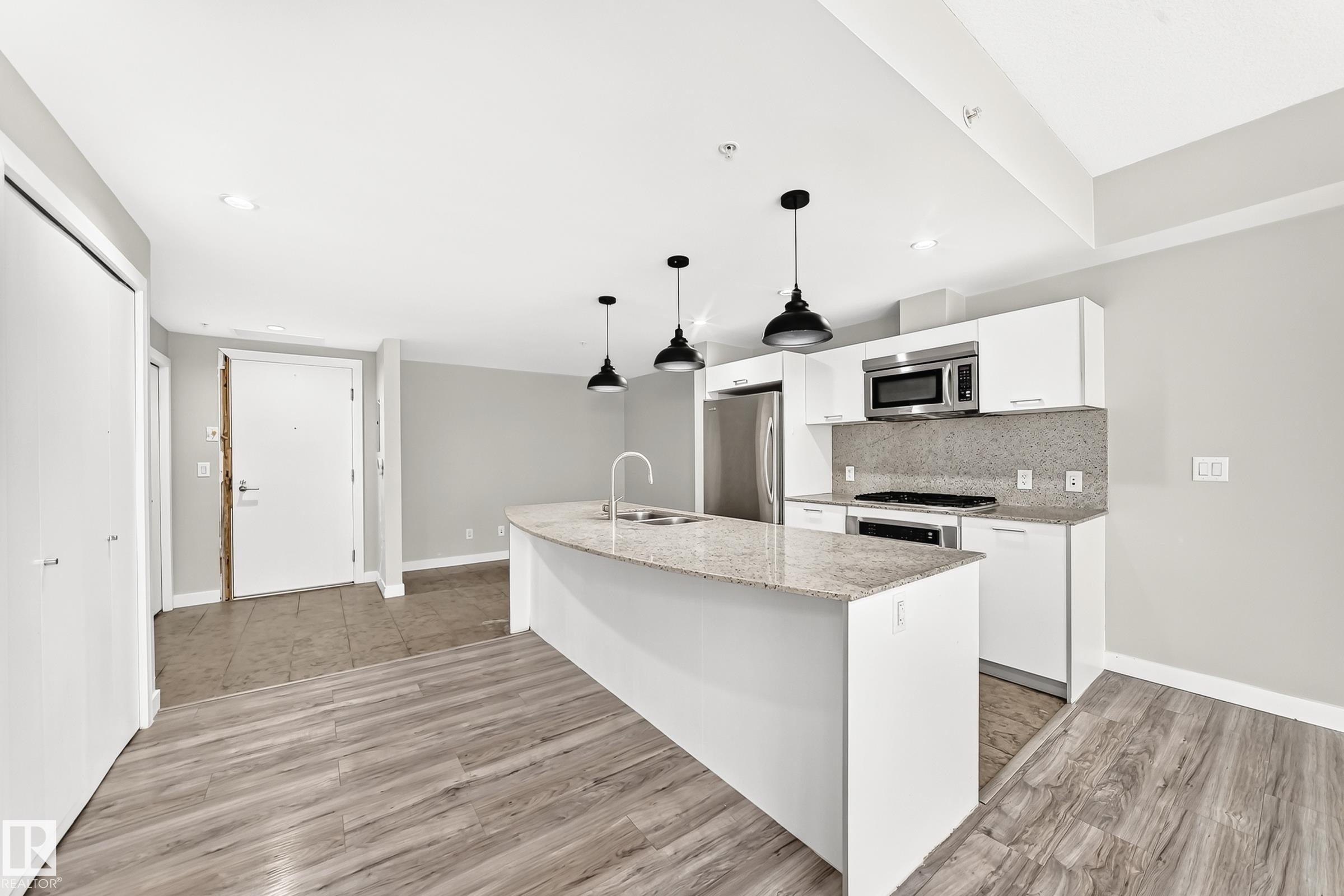 215 2510 109 Street, Edmonton, AB