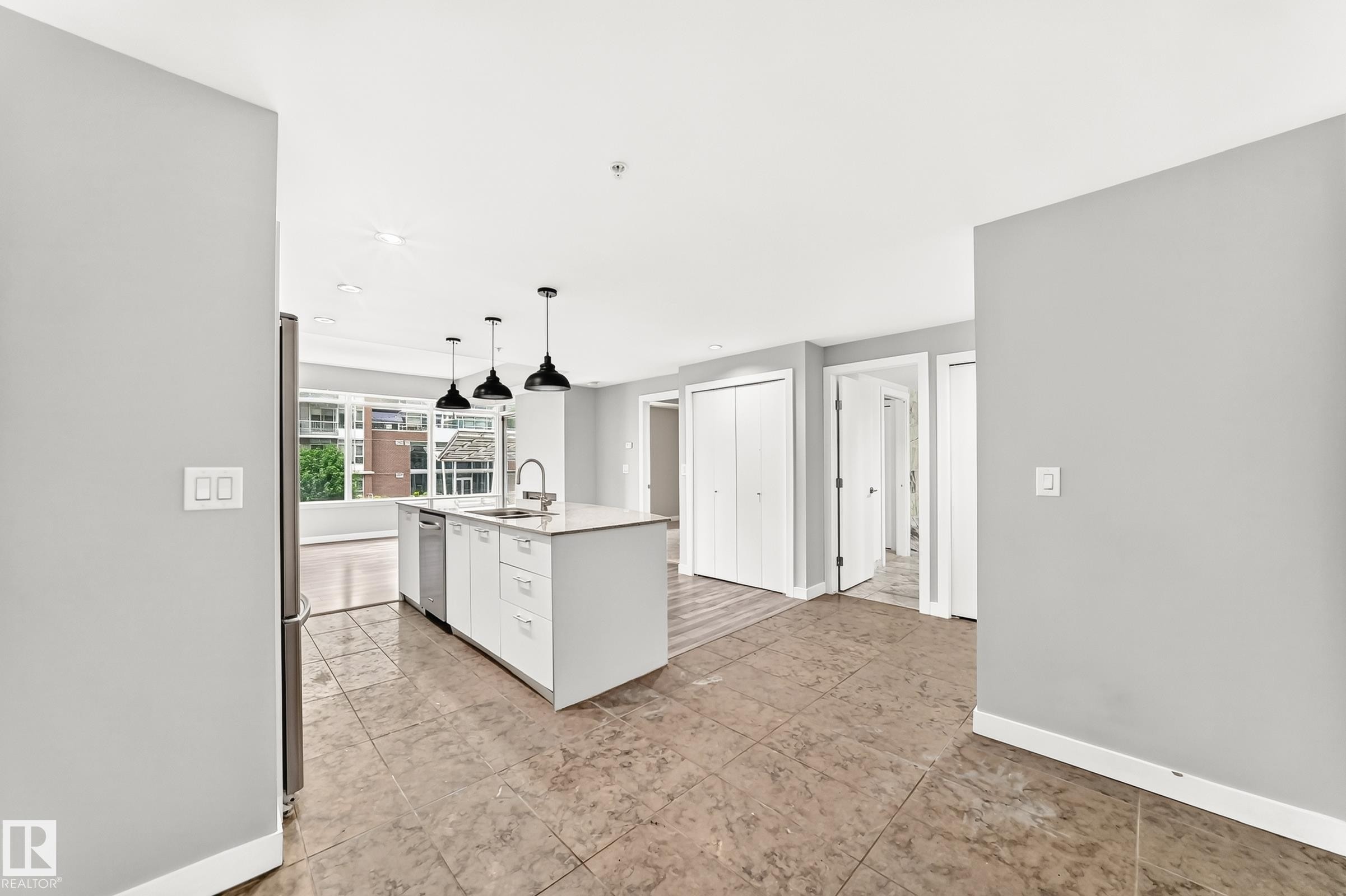 215 2510 109 Street, Edmonton, AB