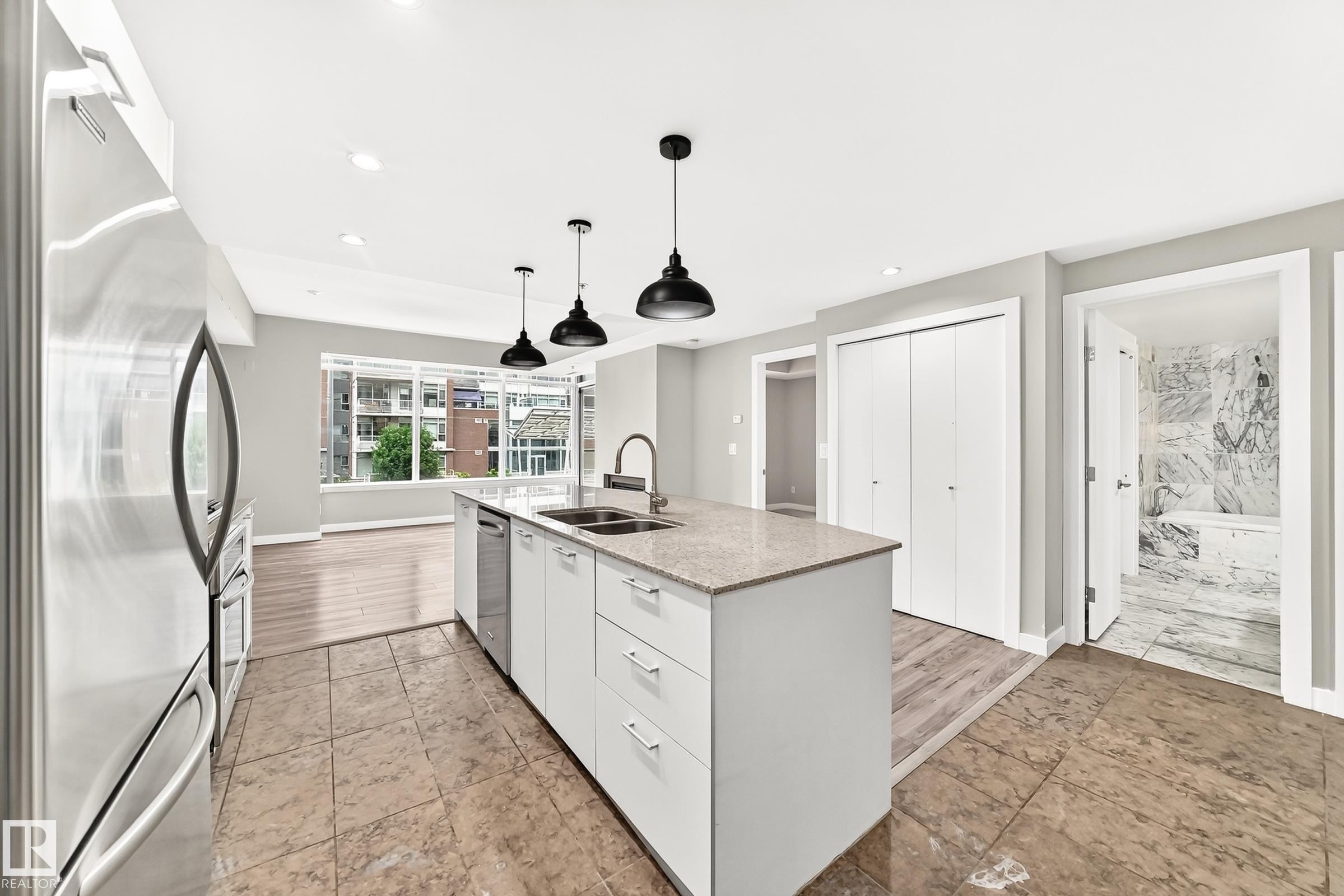 215 2510 109 Street, Edmonton, AB