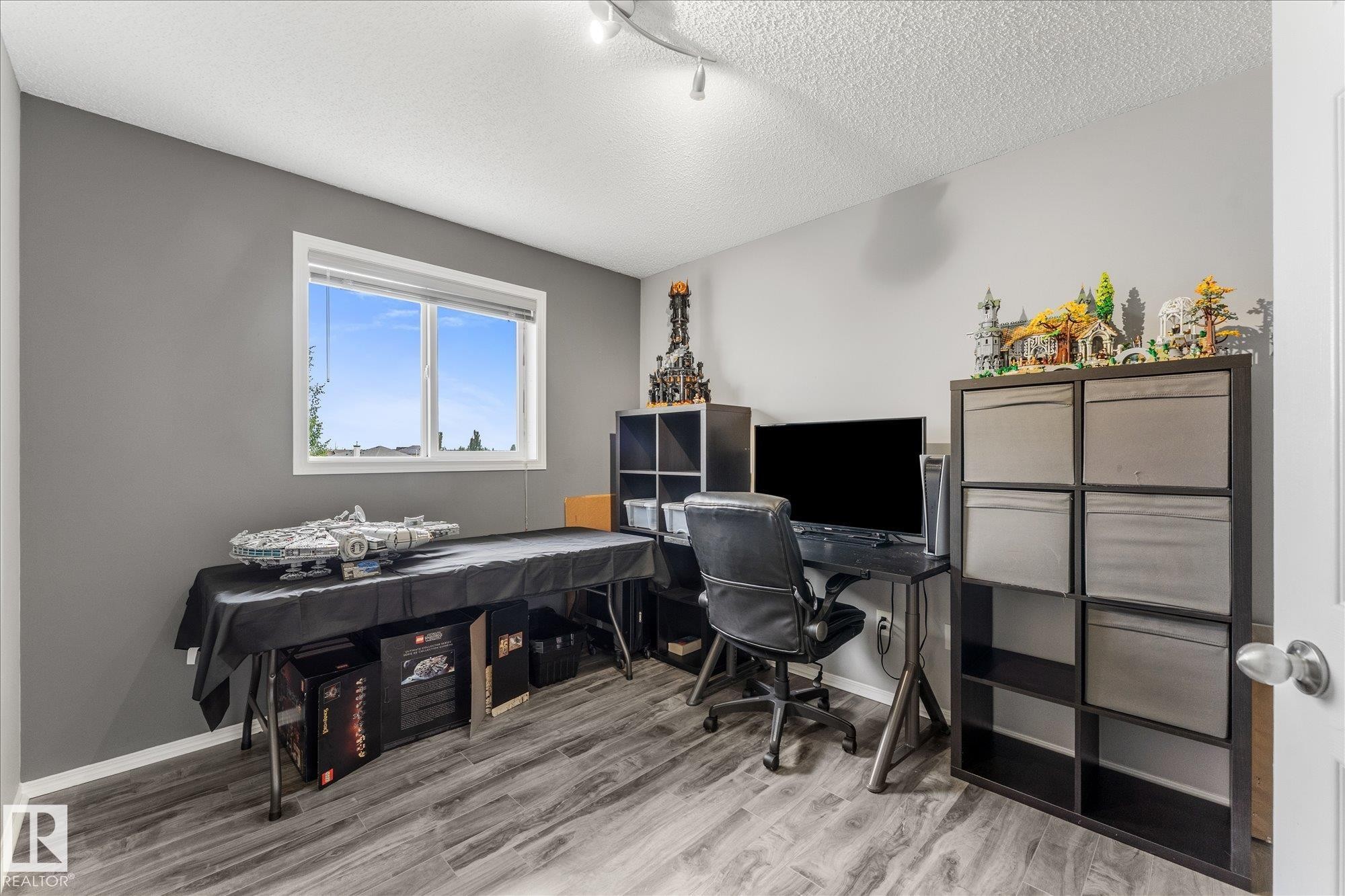 Light gray walls complementing white trim and a single window - 2324 30 Avenue, Edmonton, AB