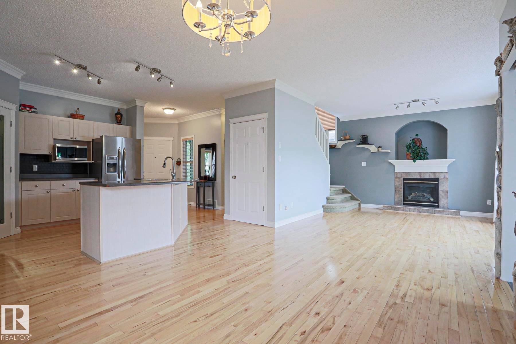 1712 Tomlinson Common, Edmonton, AB