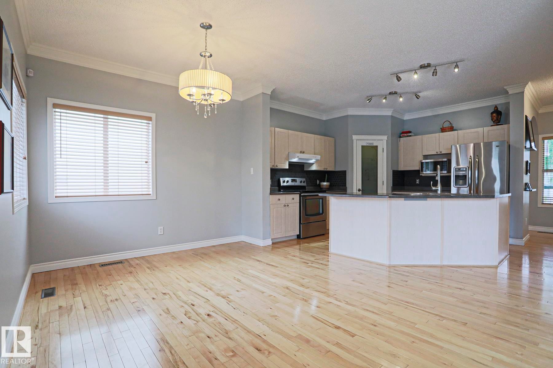 1712 Tomlinson Common, Edmonton, AB