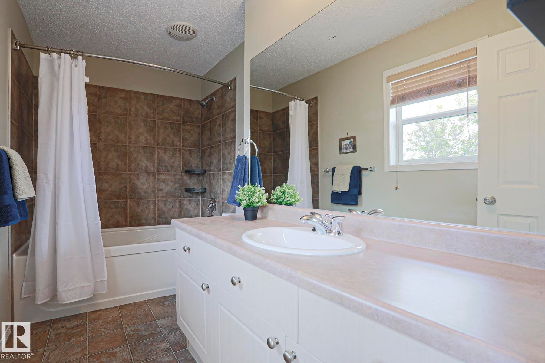 1712 Tomlinson Common, Edmonton, AB