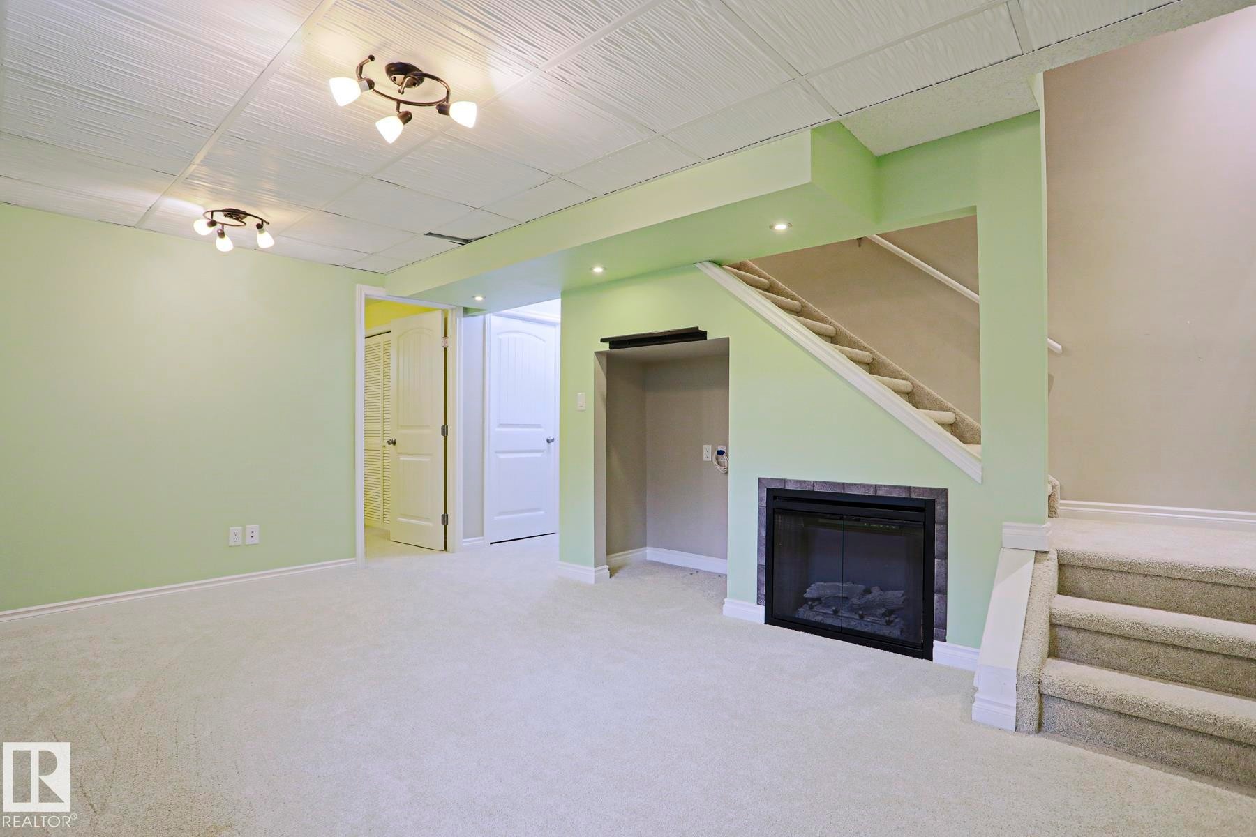 1712 Tomlinson Common, Edmonton, AB