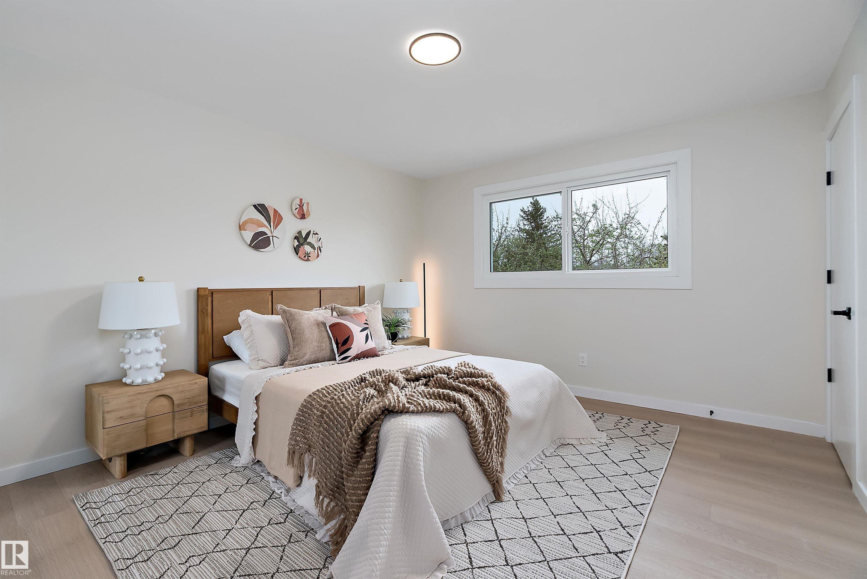 6411 152A Avenue, Edmonton, AB - Indoor Photo Showing Bedroom