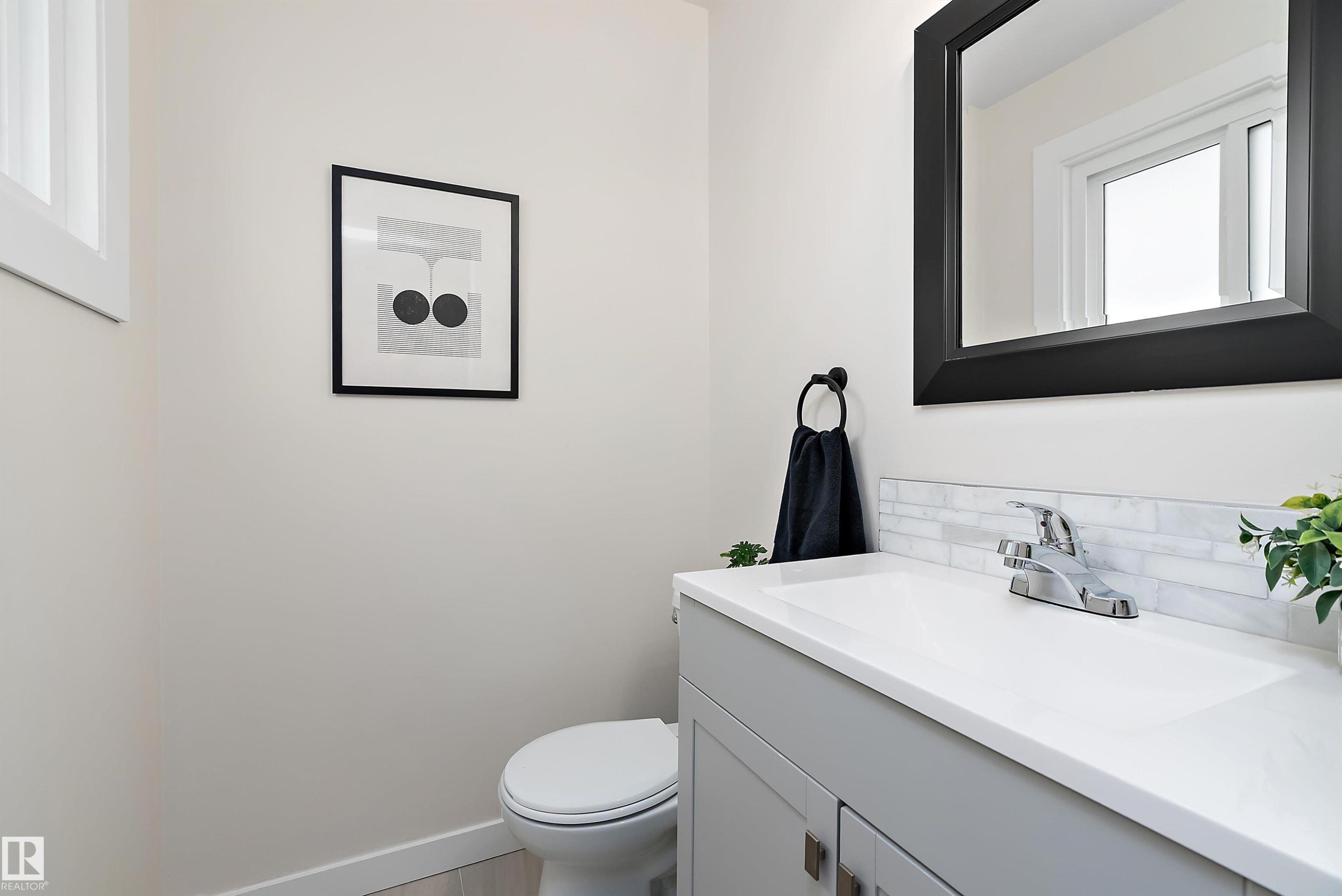 6411 152A Avenue, Edmonton, AB - Indoor Photo Showing Bathroom