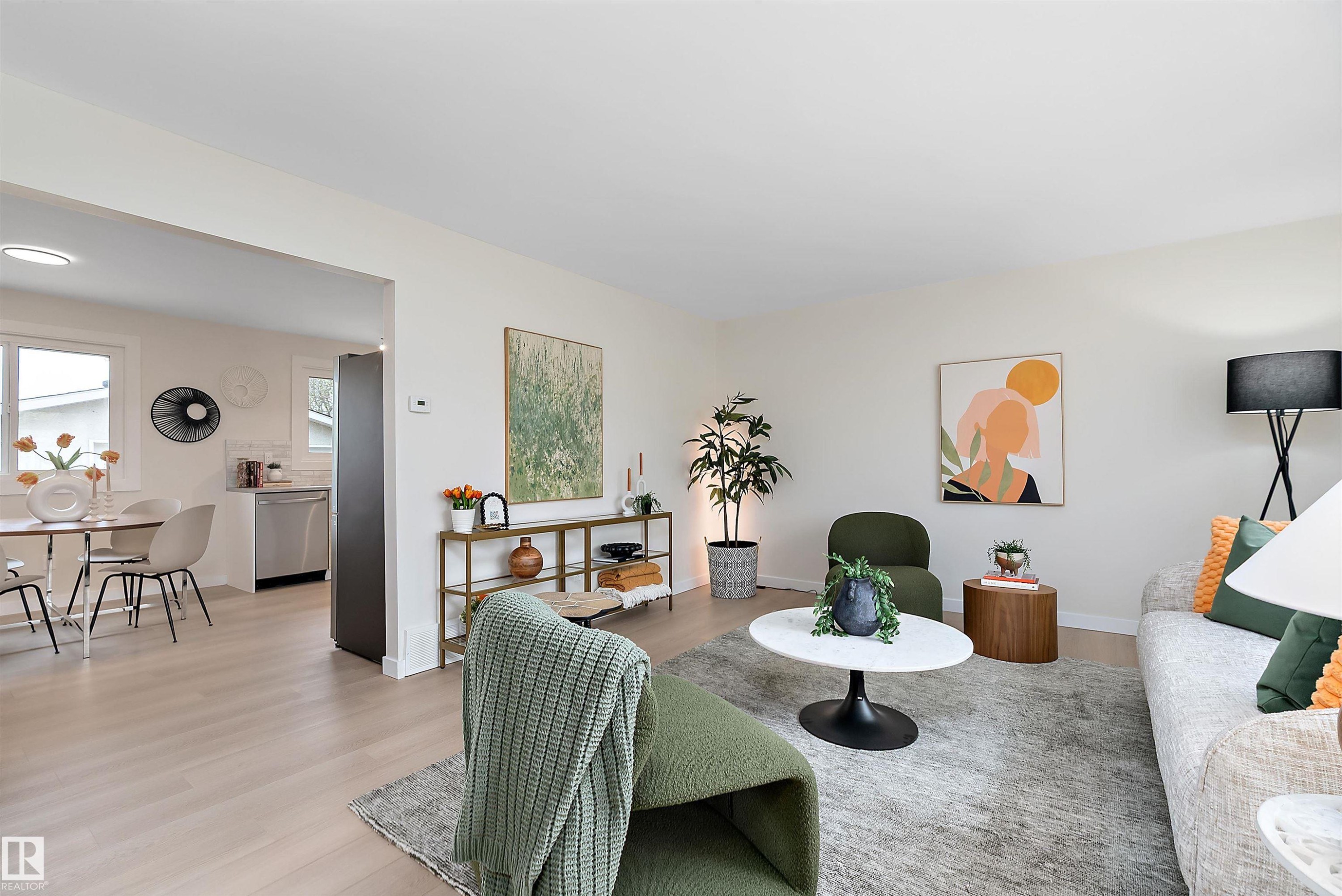 6411 152A Avenue, Edmonton, AB - Indoor Photo Showing Living Room