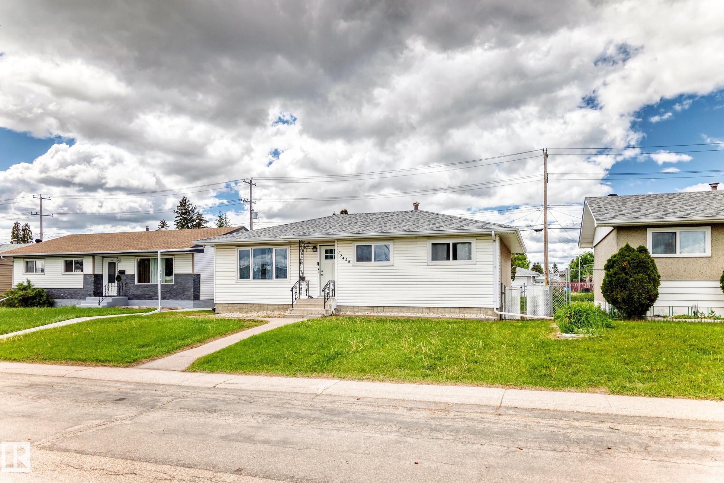 13428 82 Street, Edmonton, AB