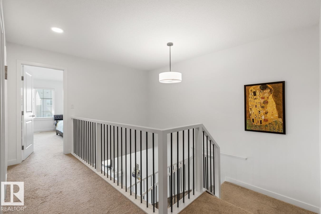 Upper-level landing featuring a contemporary chandelier and carpet flooring - 117 Paisley Gate Gate, Edmonton, AB