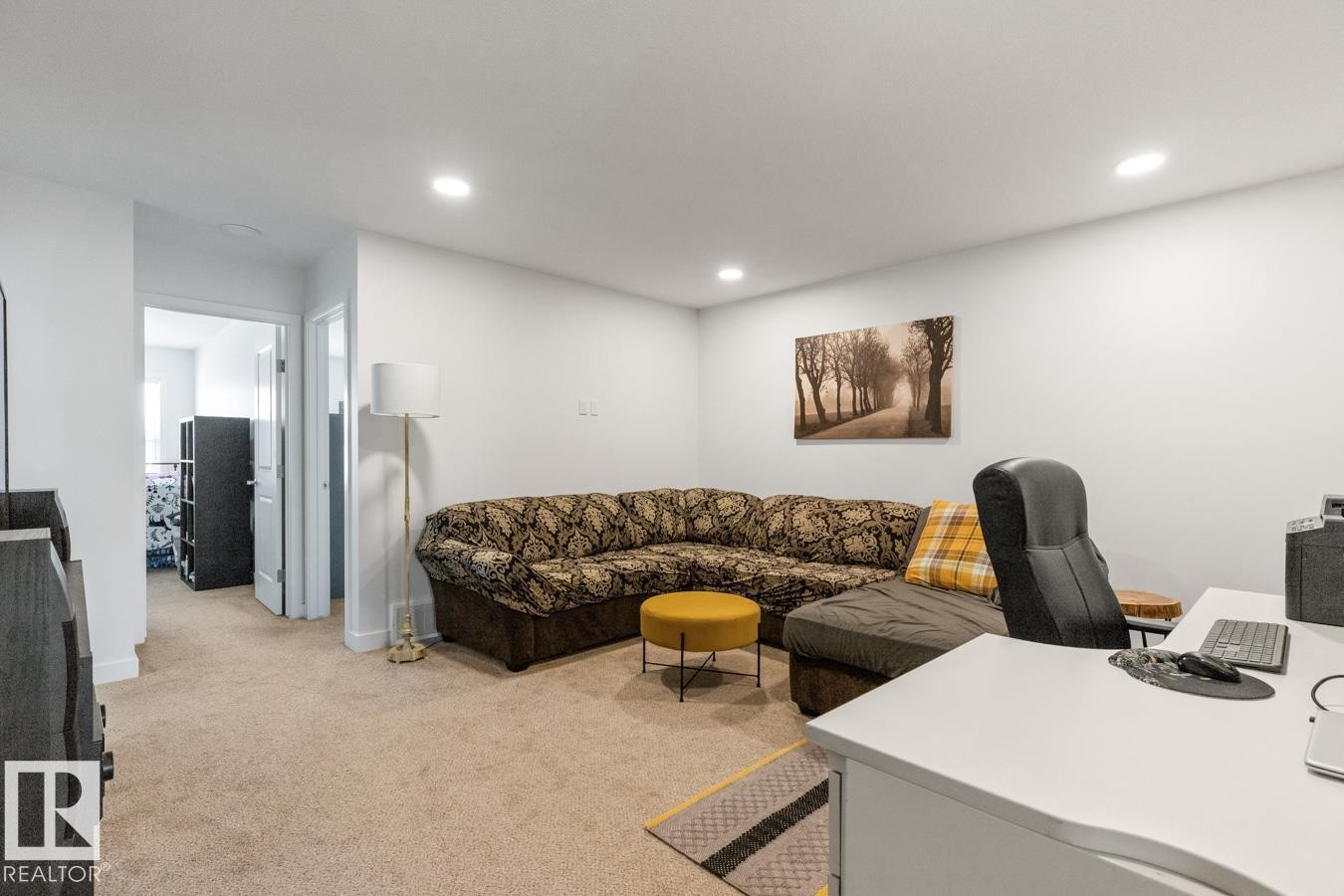 Carpeted room featuring recessed lighting, a white painted wall, and a white interior door - 117 Paisley Gate Gate, Edmonton, AB