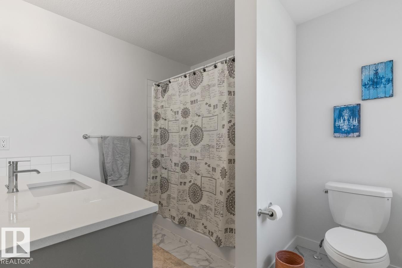 Bathroom featuring a white rectangular undermount sink, a chrome single-handle faucet, and a light-toned countertop - 117 Paisley Gate Gate, Edmonton, AB