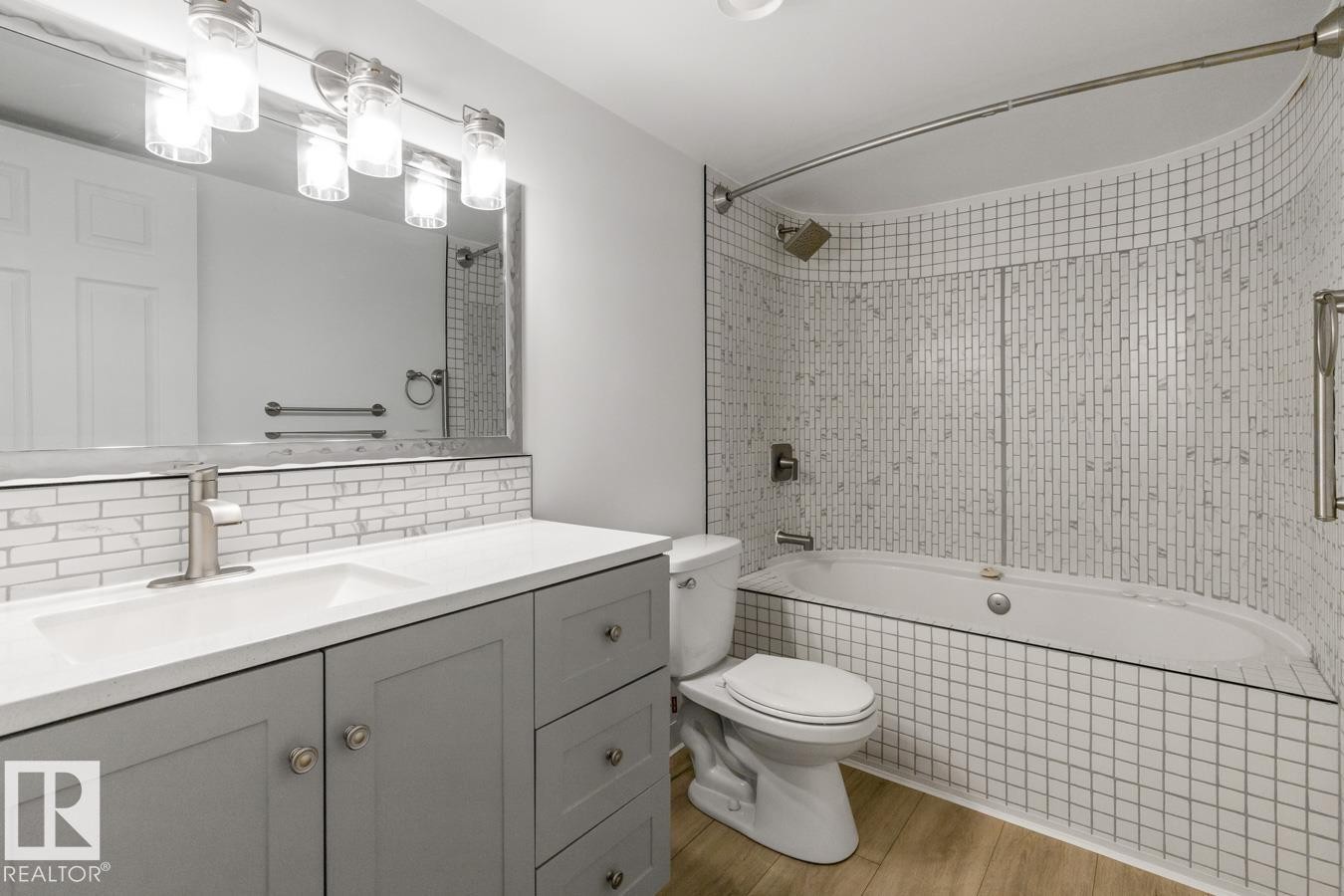 Modern bathroom featuring a single vanity with a white countertop and undermount sink - 117 Paisley Gate Gate, Edmonton, AB