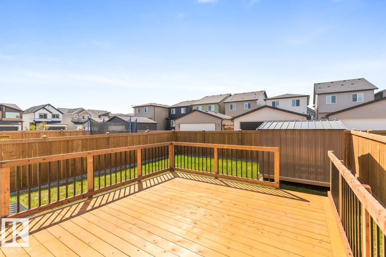 Spacious rear deck featuring natural wood decking and a perimeter railing - 117 Paisley Gate Gate, Edmonton, AB