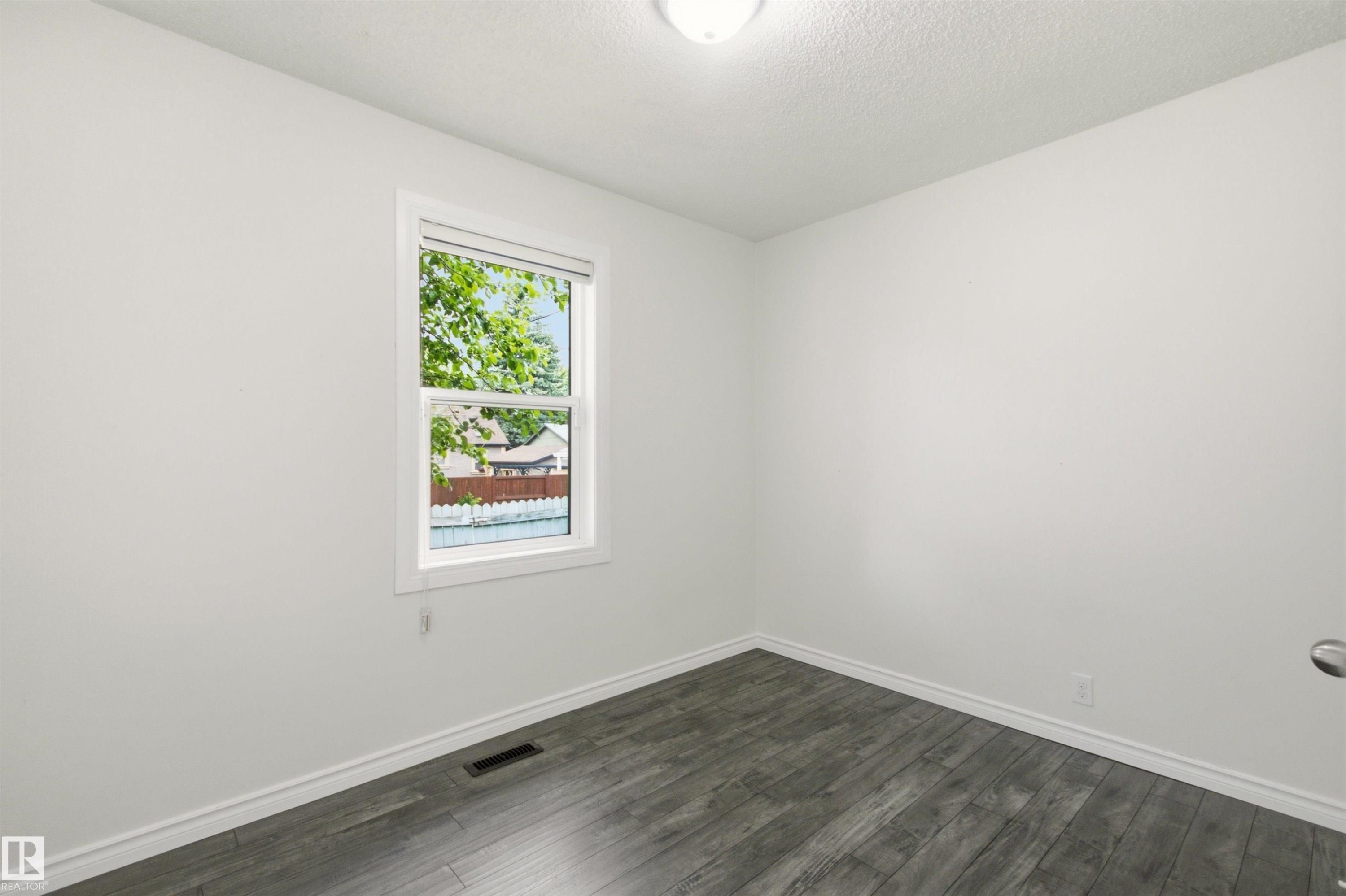 6420 105 Street Nw, Edmonton, AB - Indoor Photo Showing Other Room