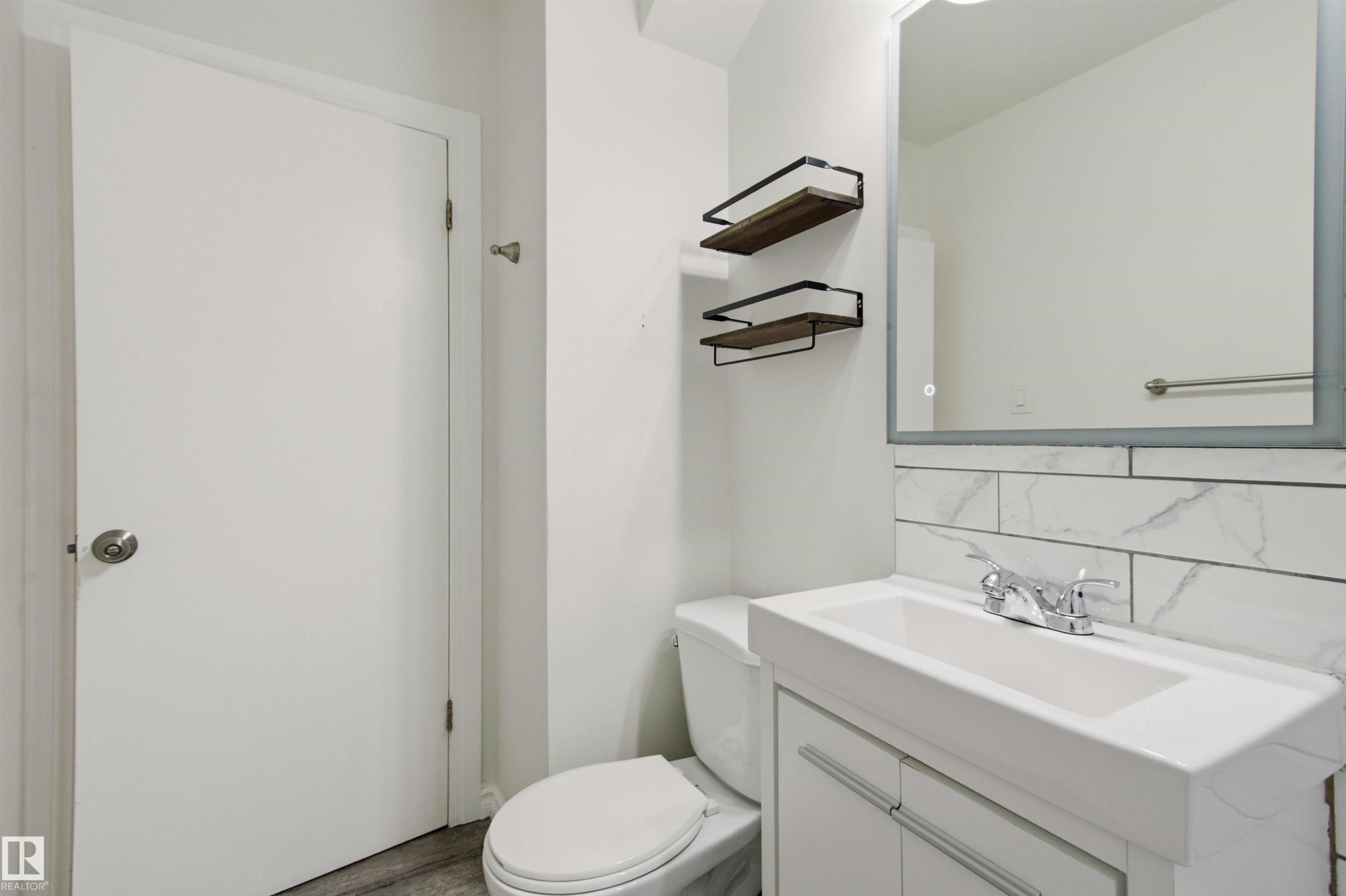 6420 105 Street Nw, Edmonton, AB - Indoor Photo Showing Bathroom
