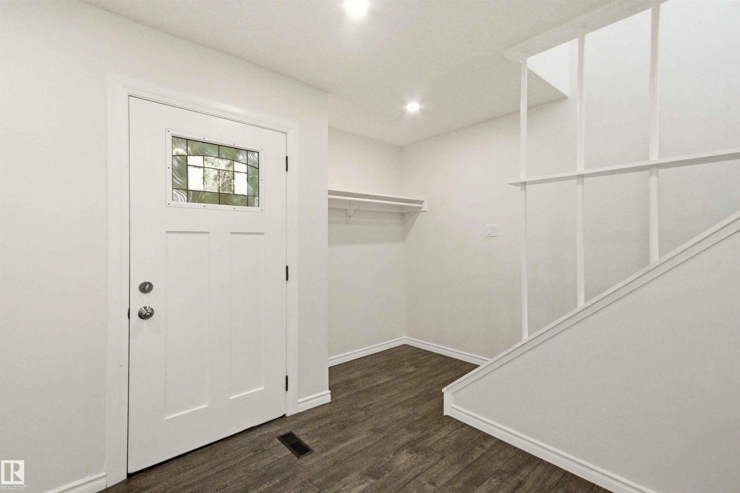 6420 105 Street Nw, Edmonton, AB - Indoor Photo Showing Other Room