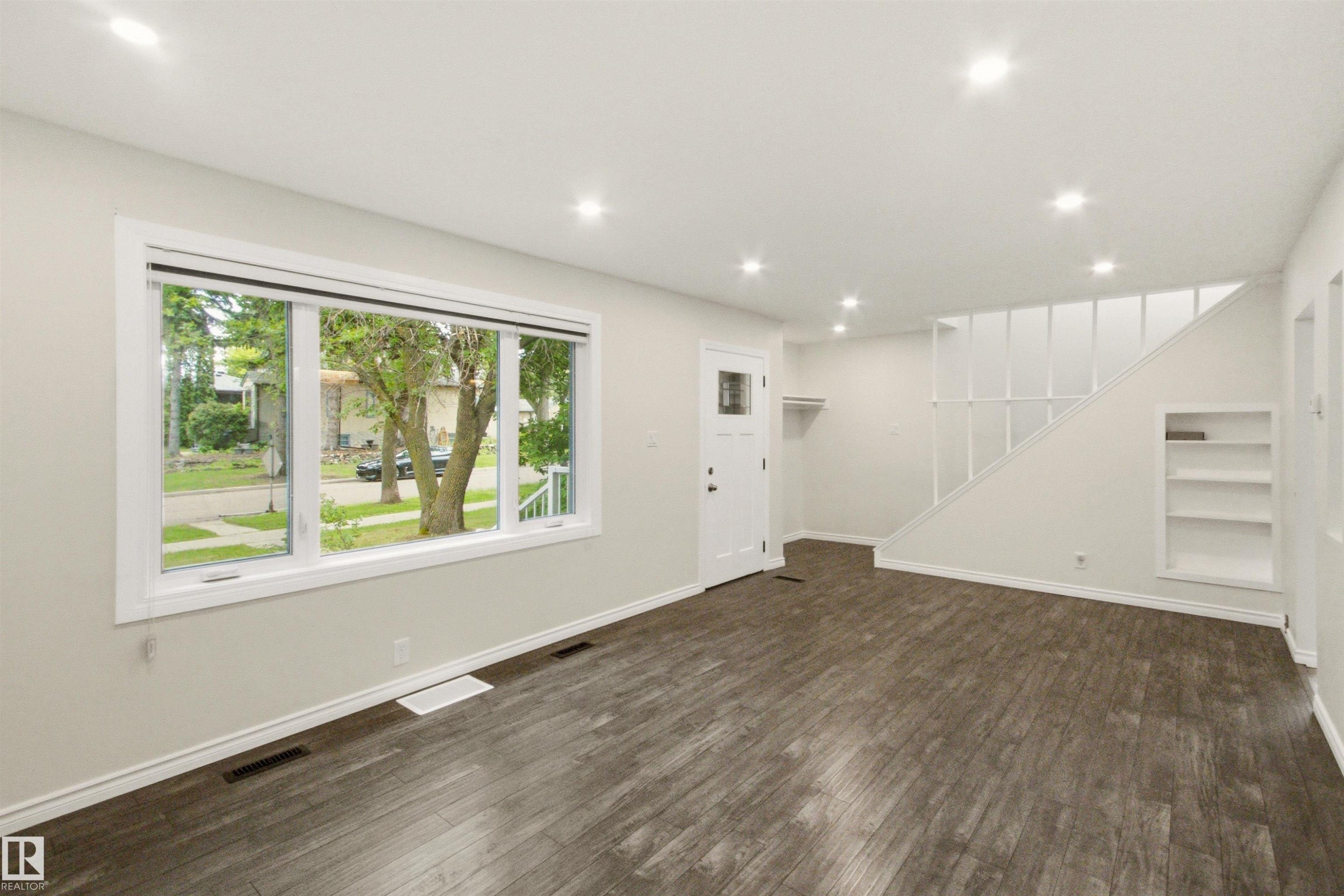 6420 105 Street Nw, Edmonton, AB - Indoor Photo Showing Other Room