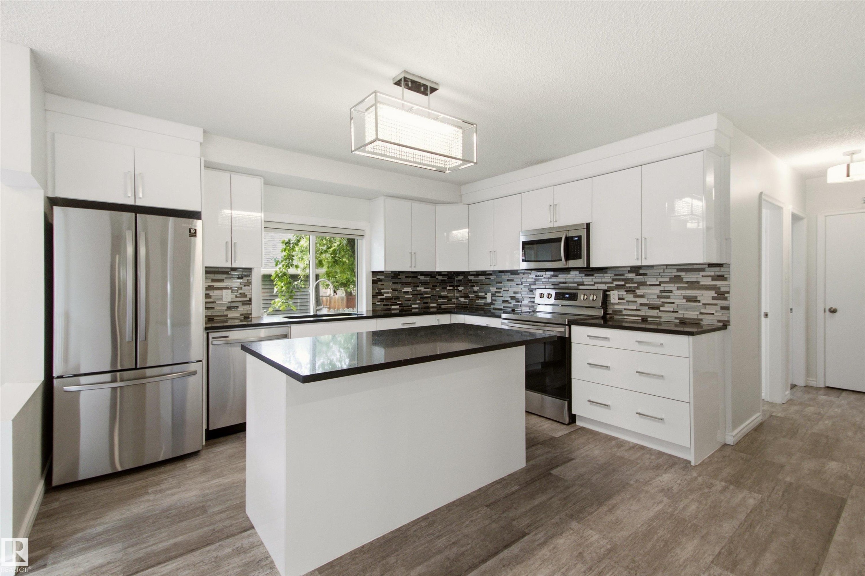 6420 105 Street Nw, Edmonton, AB - Indoor Photo Showing Kitchen With Stainless Steel Kitchen With Upgraded Kitchen