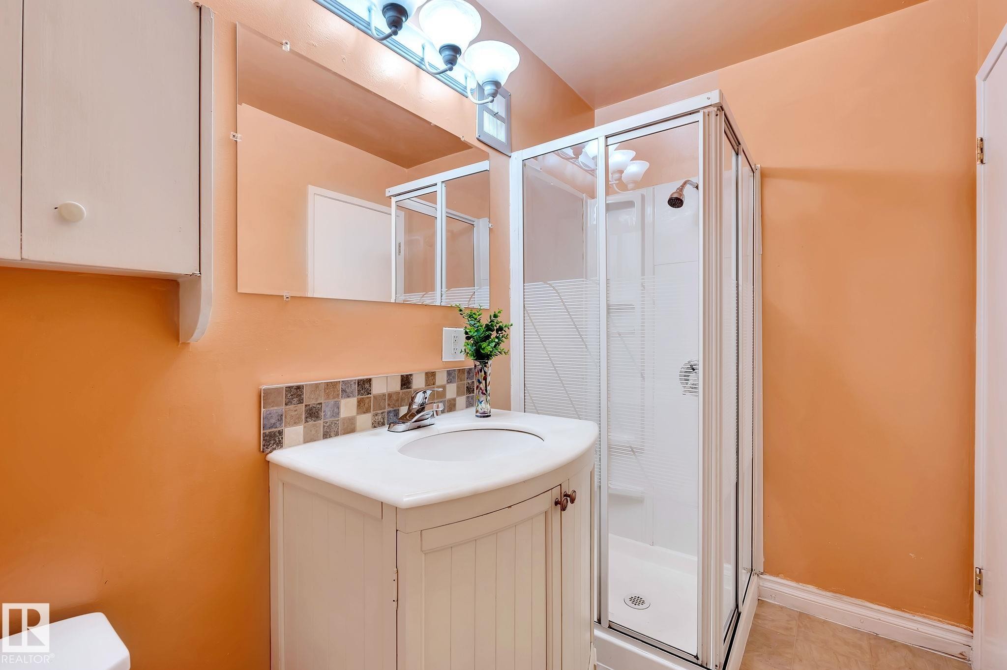 104 12409 82 Street, Edmonton, AB