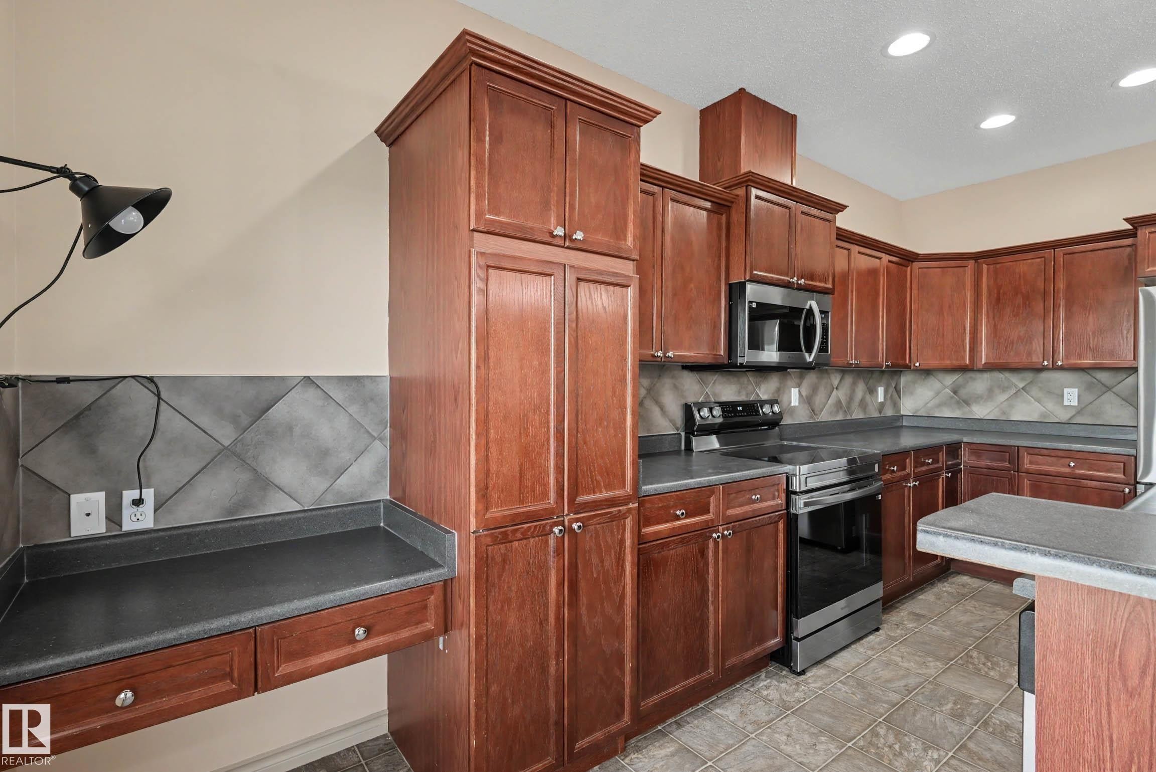 92 13825 155 Avenue, Edmonton, AB