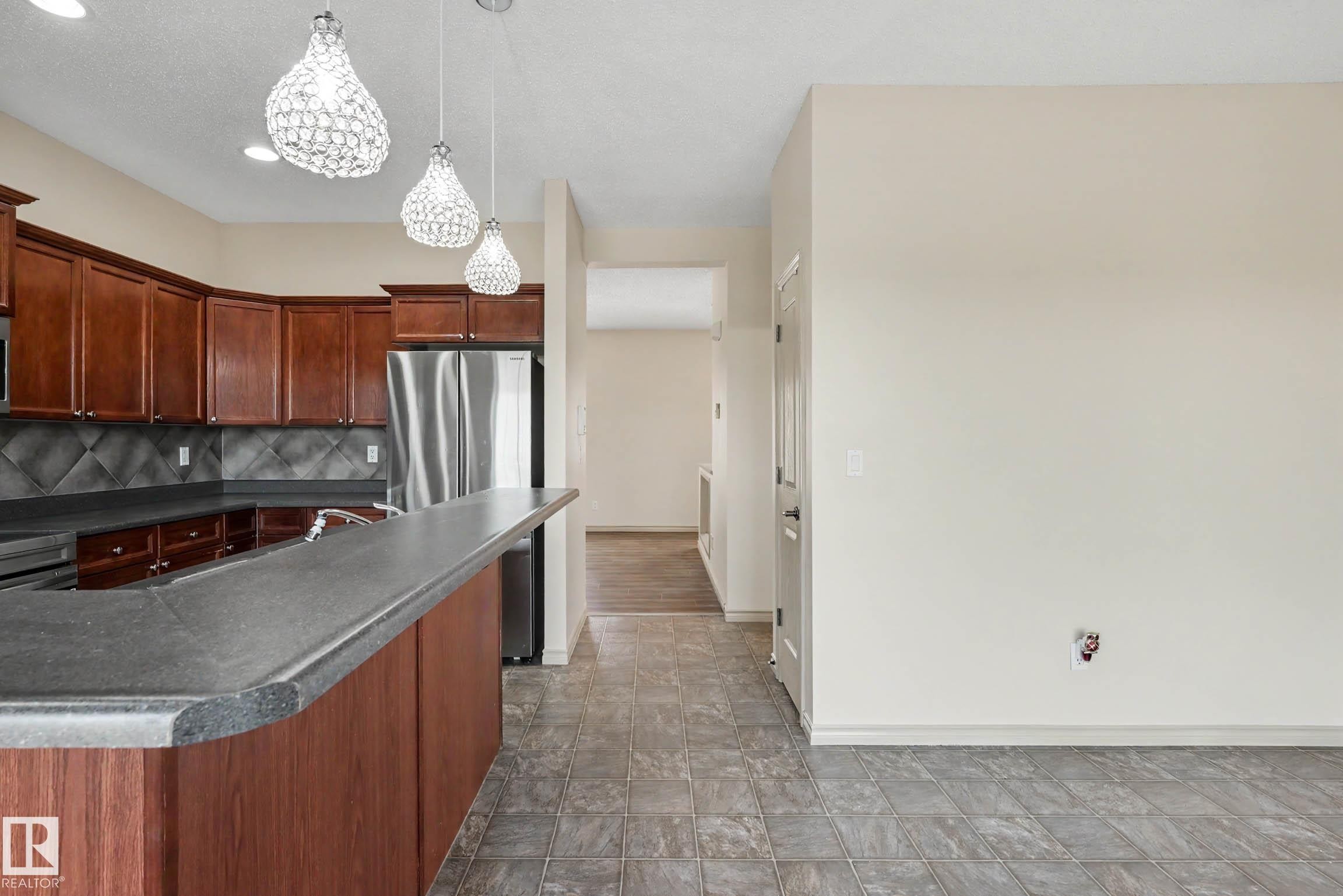 92 13825 155 Avenue, Edmonton, AB