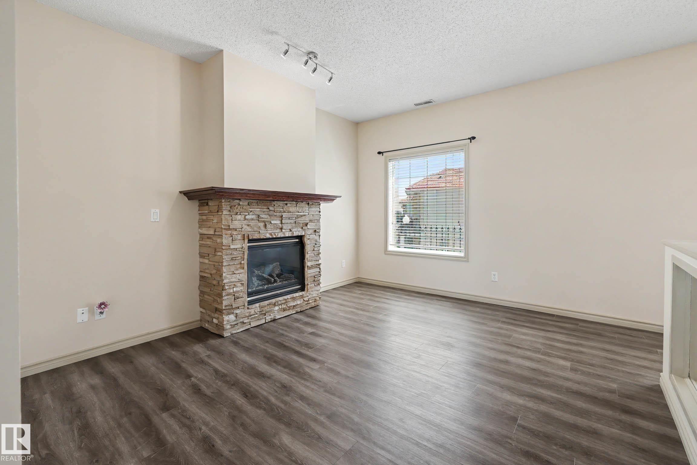 92 13825 155 Avenue, Edmonton, AB