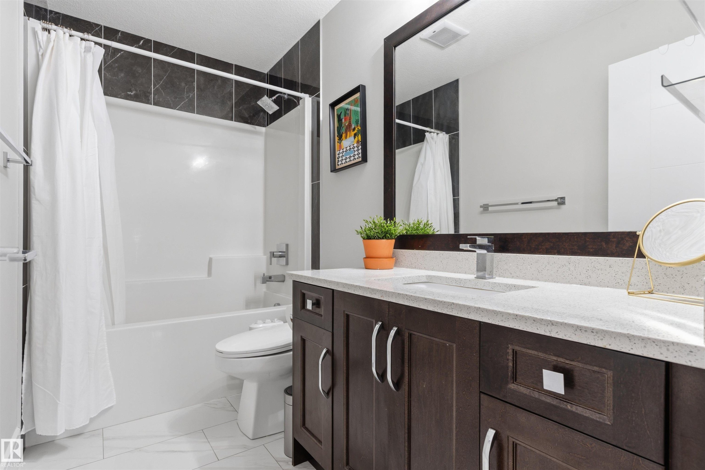 Bathroom - 3312 11 Avenue, Edmonton, AB