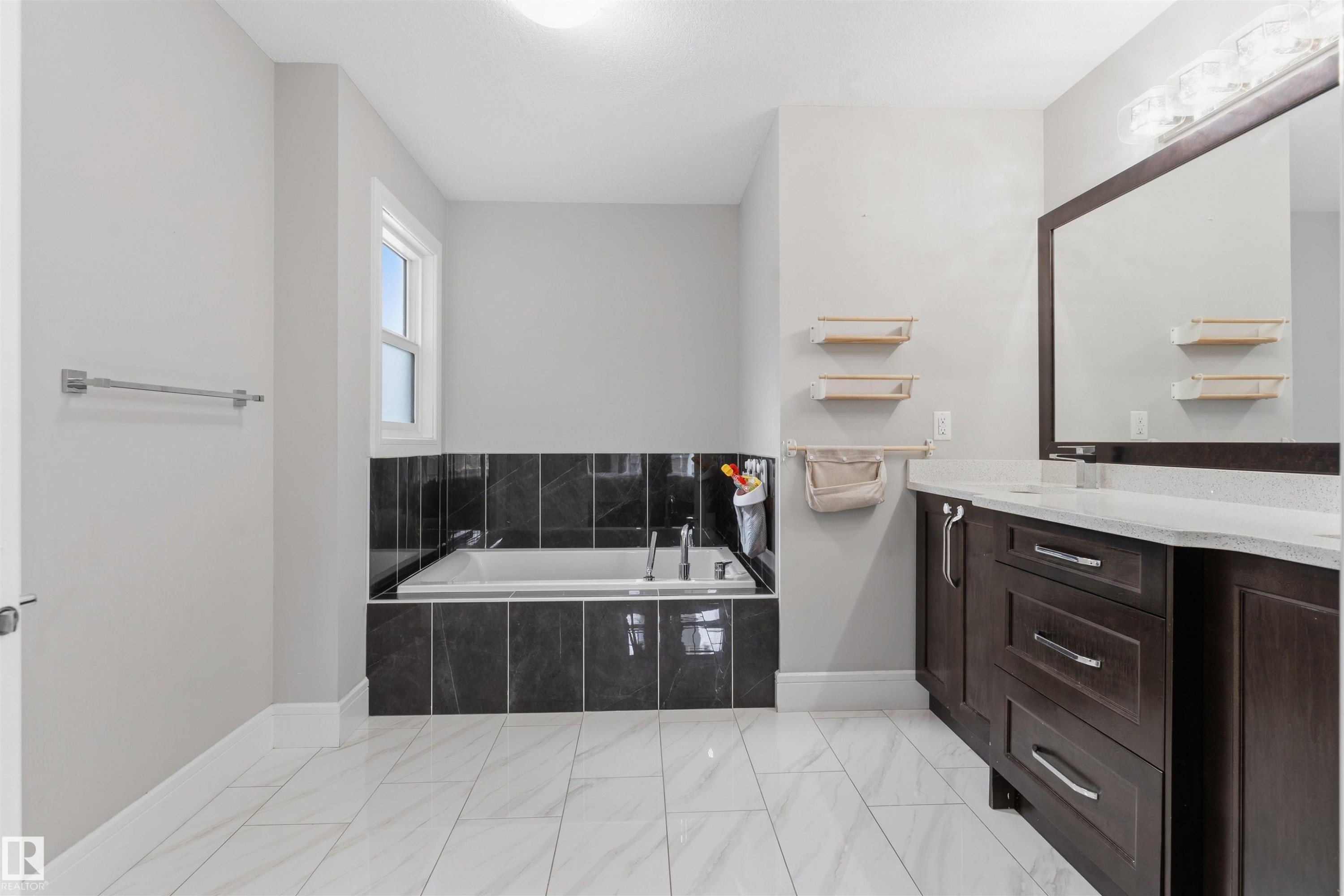 Bathroom - 3312 11 Avenue, Edmonton, AB