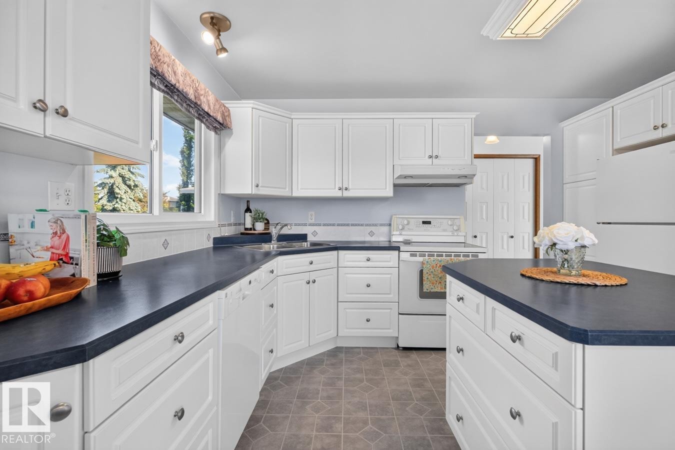 6930 11 Avenue, Edmonton, AB