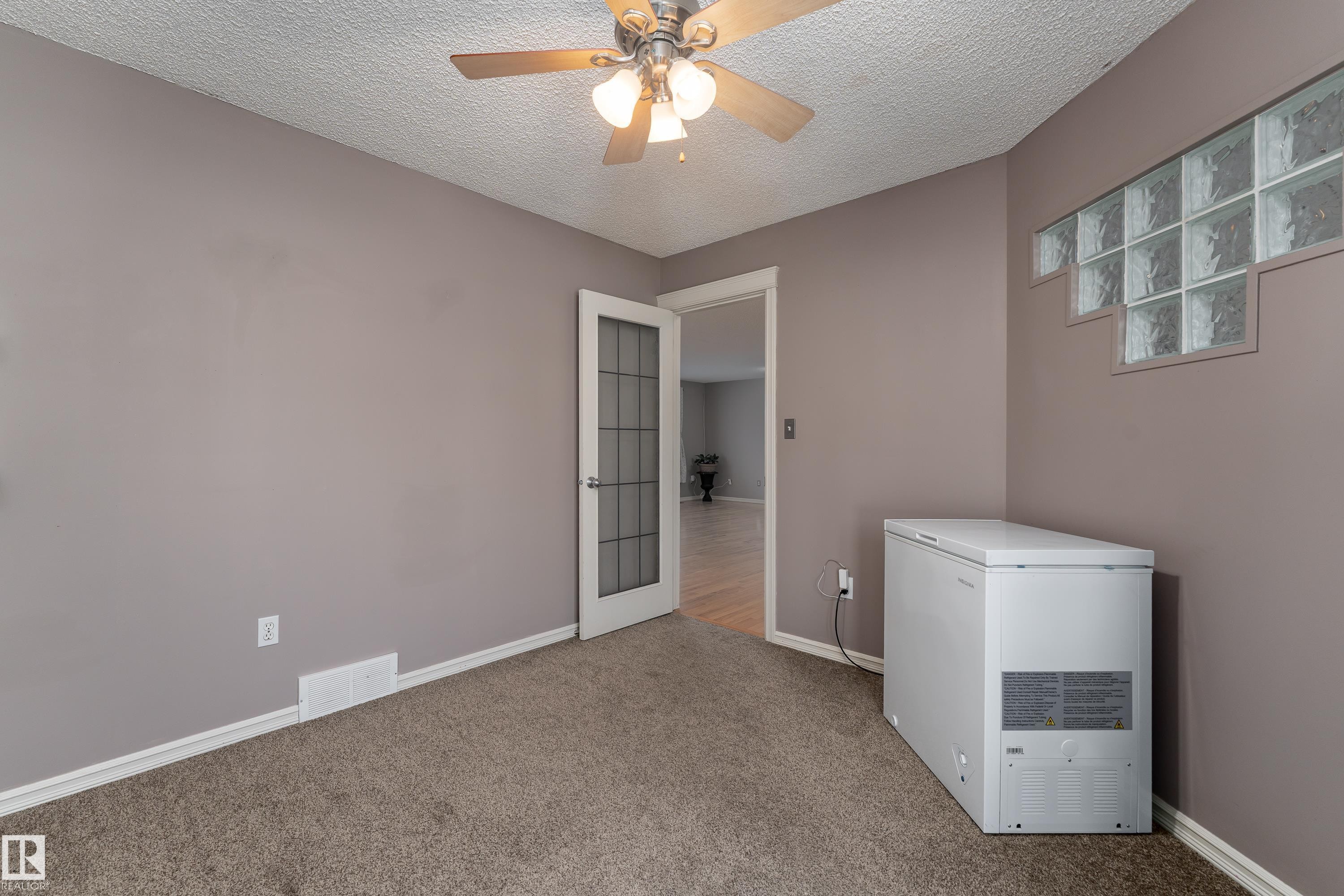 1044 Barnes Way, Edmonton, AB - Indoor Photo Showing Other Room