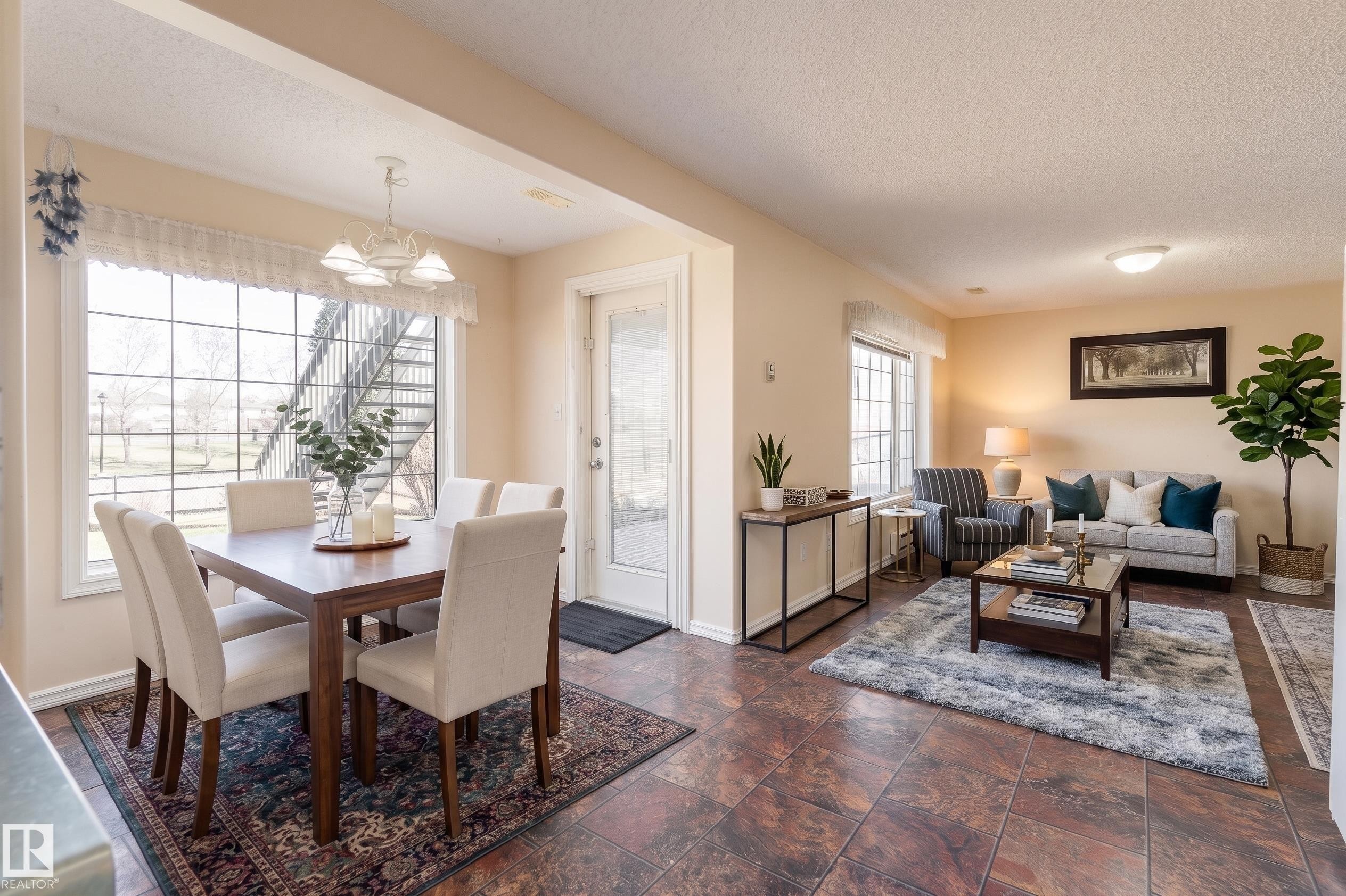 1044 Barnes Way, Edmonton, AB - Indoor