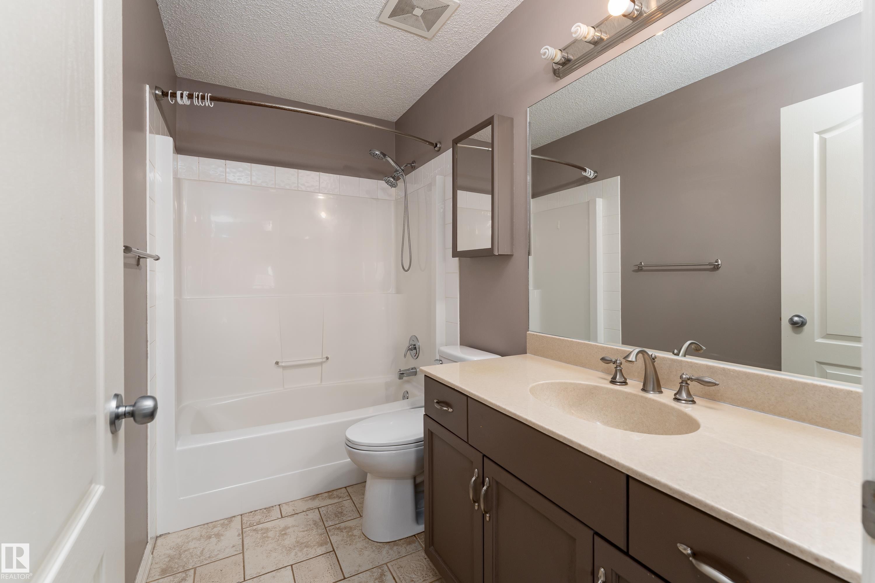 1044 Barnes Way, Edmonton, AB - Indoor Photo Showing Bathroom