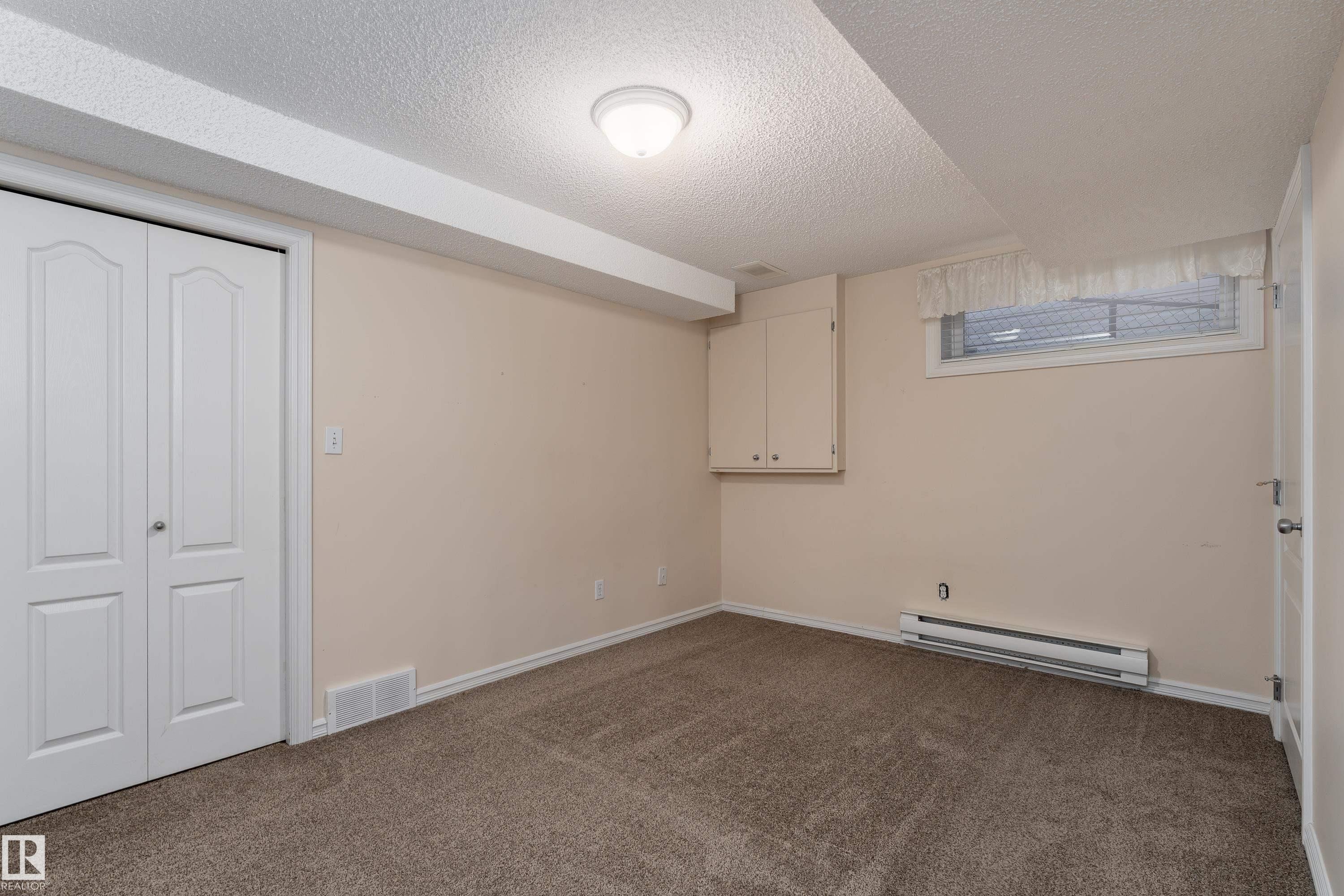 1044 Barnes Way, Edmonton, AB - Indoor Photo Showing Other Room