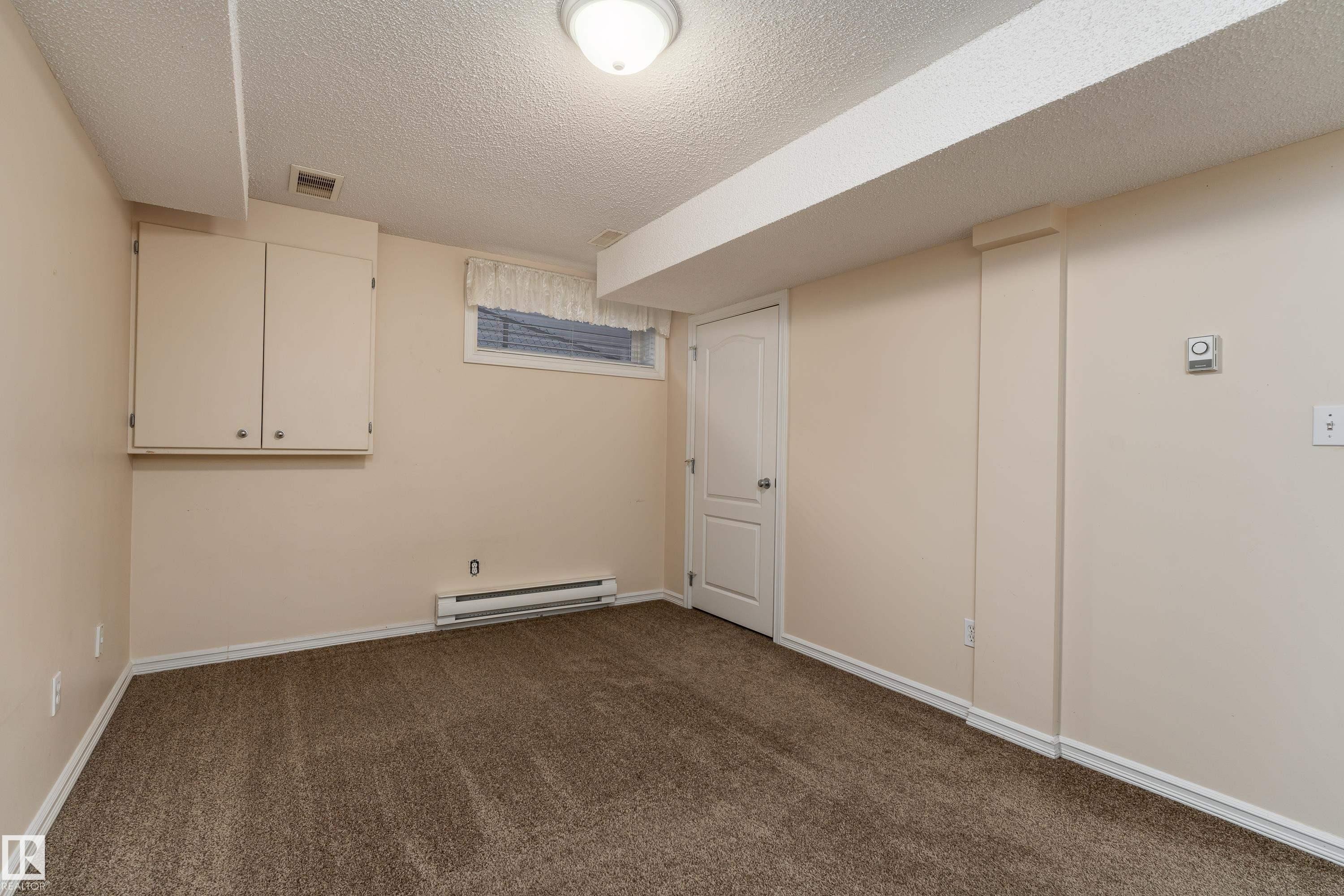 1044 Barnes Way, Edmonton, AB - Indoor Photo Showing Other Room
