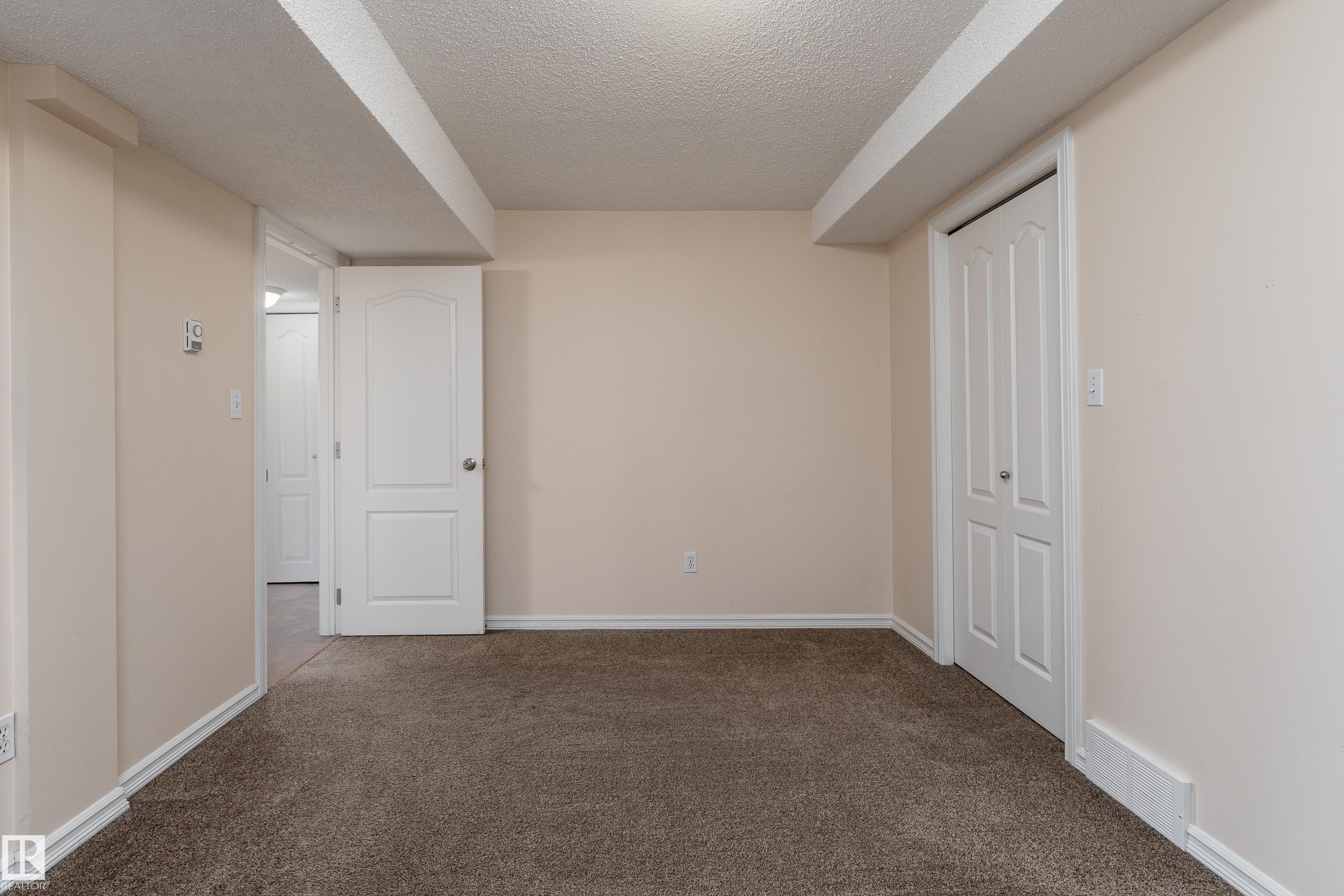1044 Barnes Way, Edmonton, AB - Indoor Photo Showing Other Room