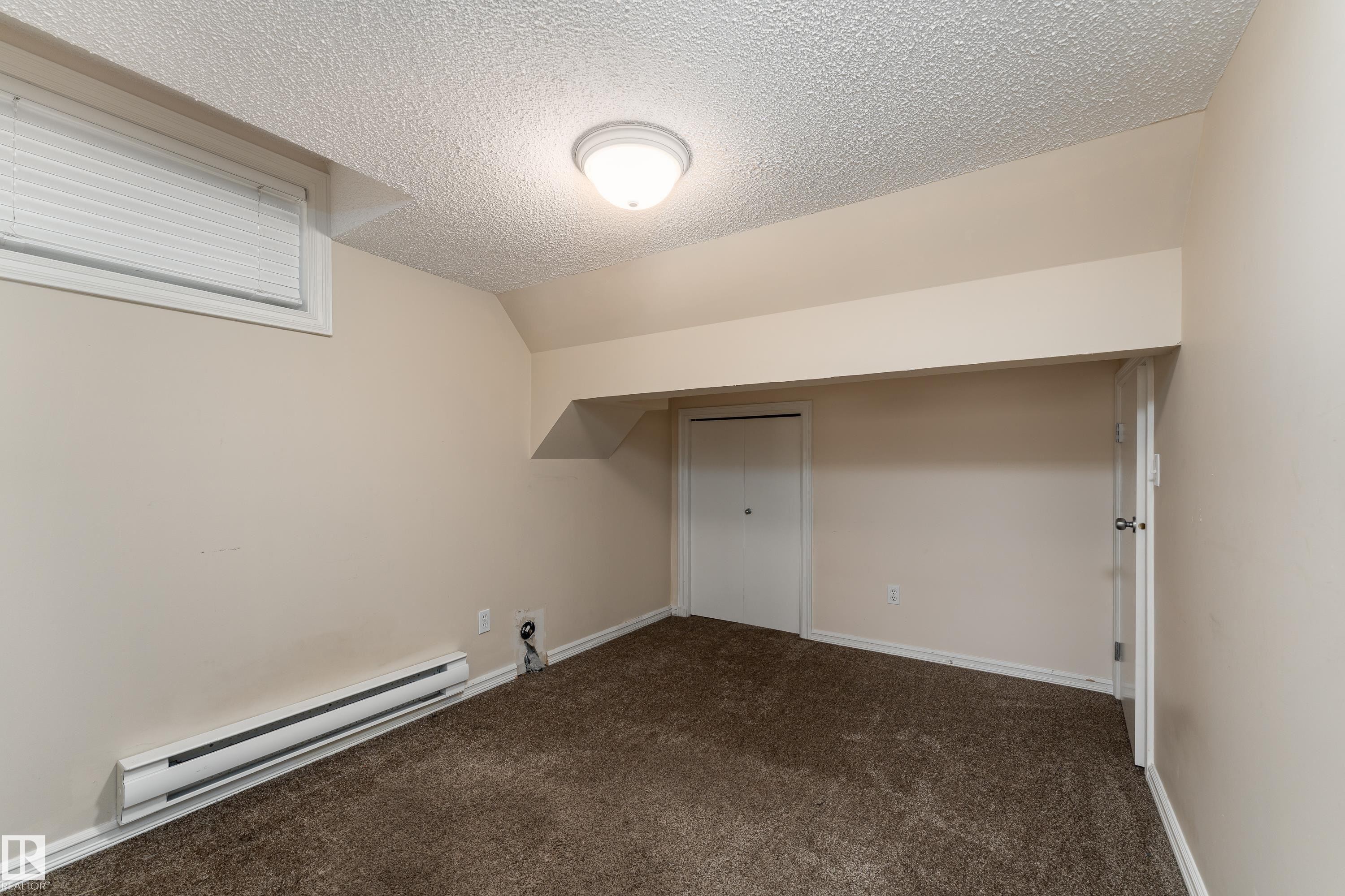 1044 Barnes Way, Edmonton, AB - Indoor Photo Showing Other Room