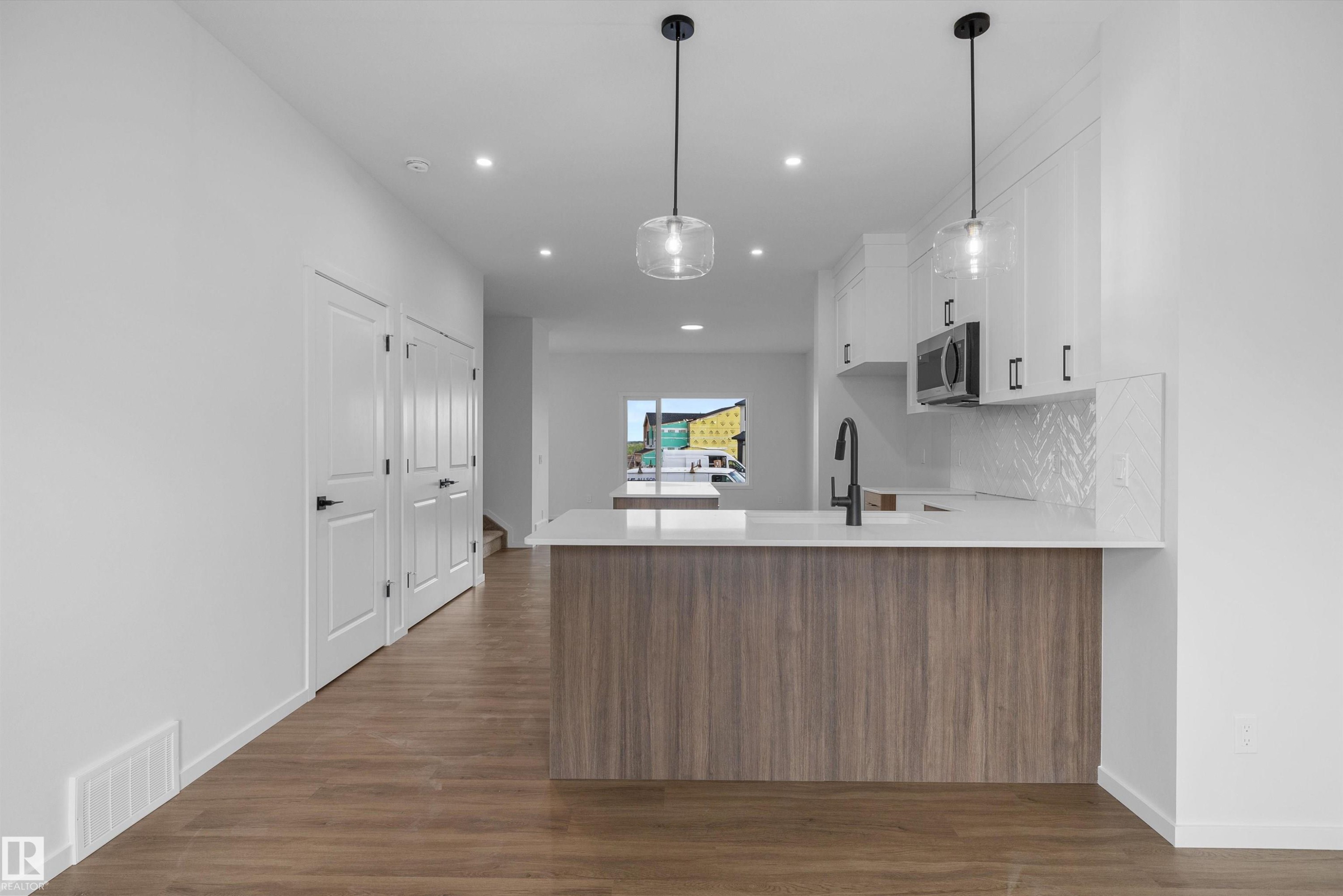 133 Mustang Close, Ardrossan, AB - Indoor Photo Showing Kitchen